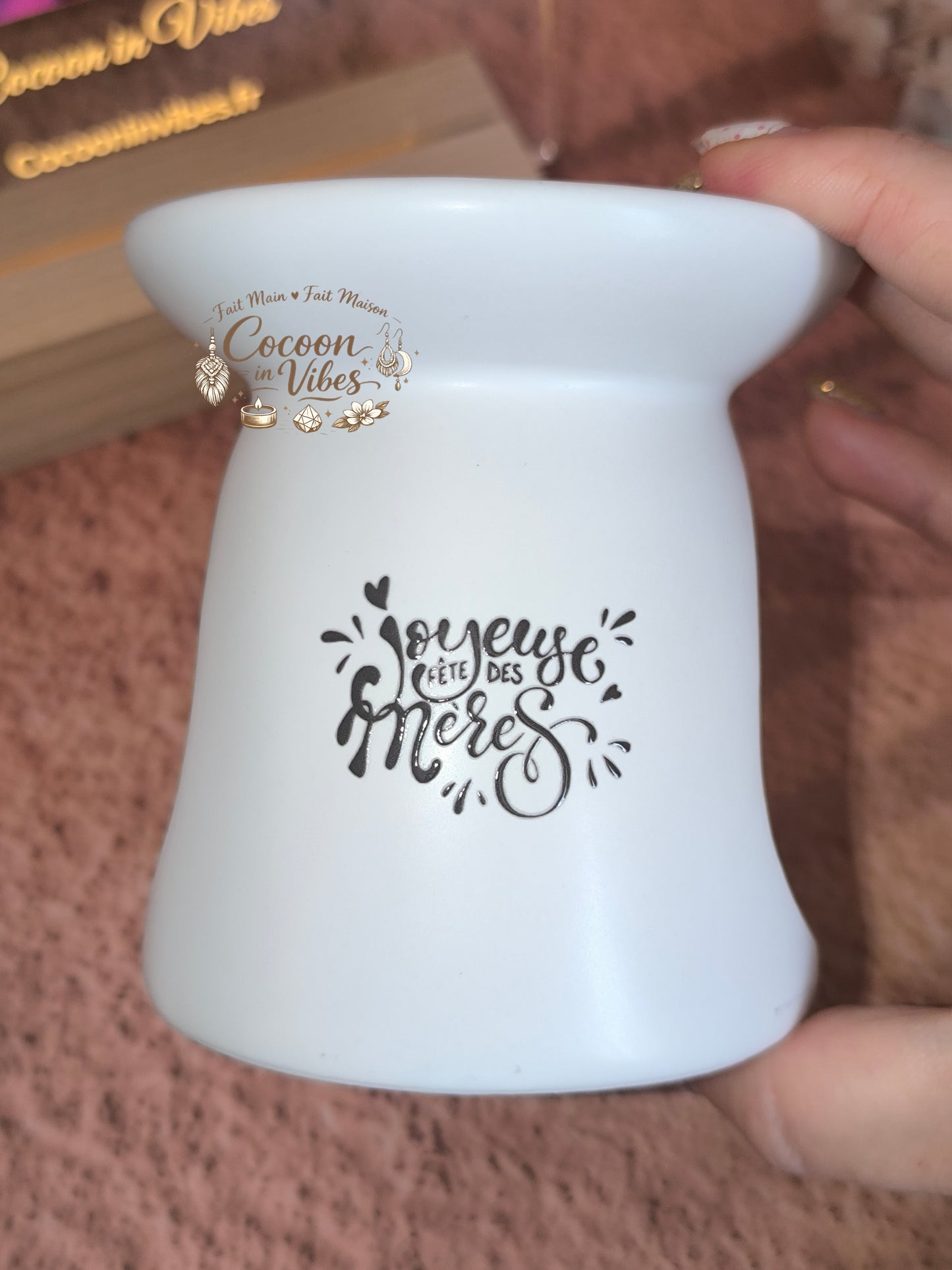 Brûleur Maman du Monde Blanc + 1 Fondant athypique OFFERT – Pièce unique, création artisanale Cocoon in Vibes