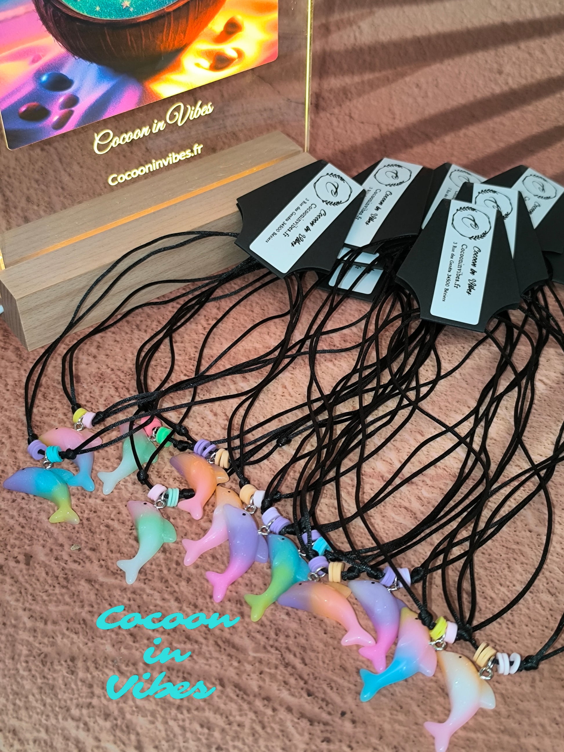Collier Dauphin Dégradé aux couleurs acidulées – Création Artisanale Exclusive Cocoon in Vibes