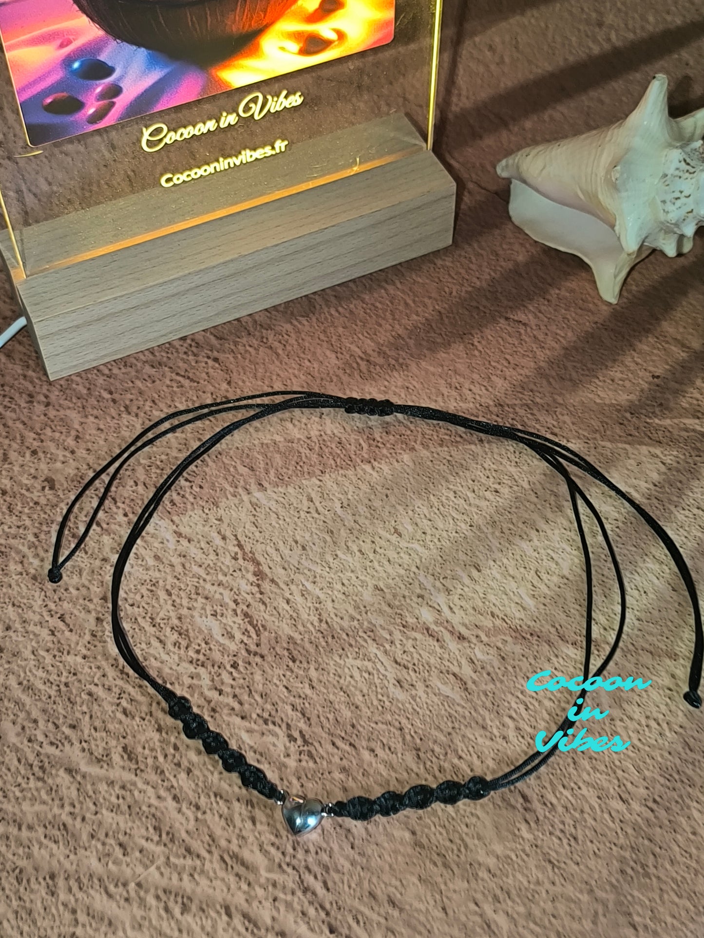 Ras-de-cou artisanal Désir Noir Satiné – Macramé torsadé & fermoir pendentif cœur aimanté