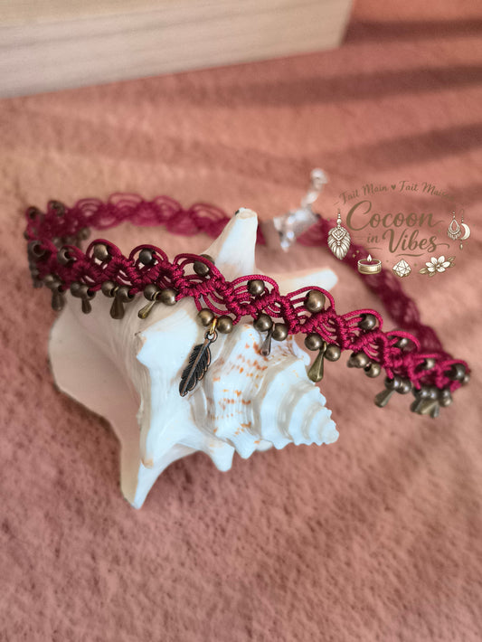 Ras de cou entièrement Fait main – “Sang Royal” en dentelle Macramé