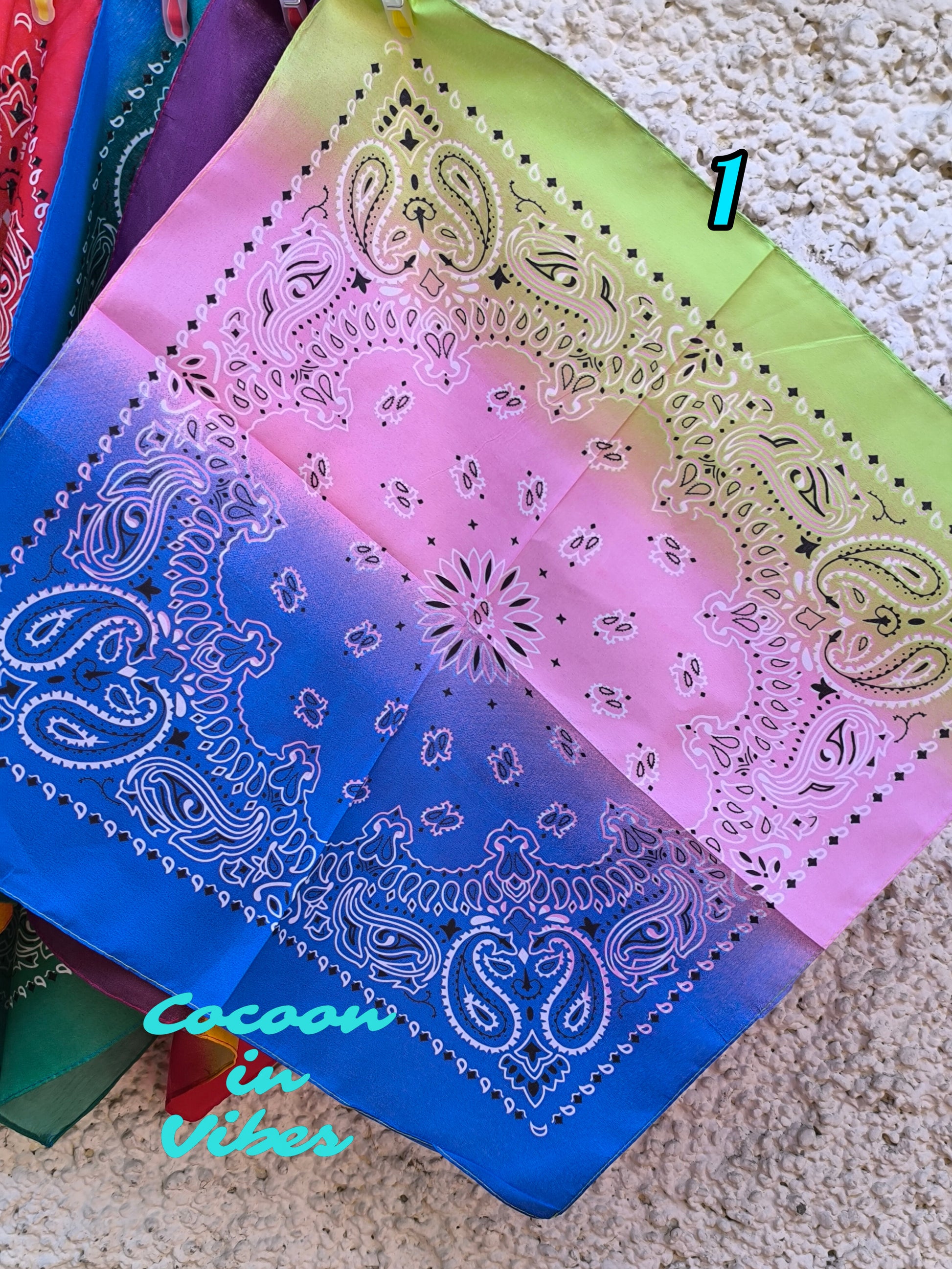 Les Bandanas Magiques de l’Été – L’Accessoire aux Mille Histoires