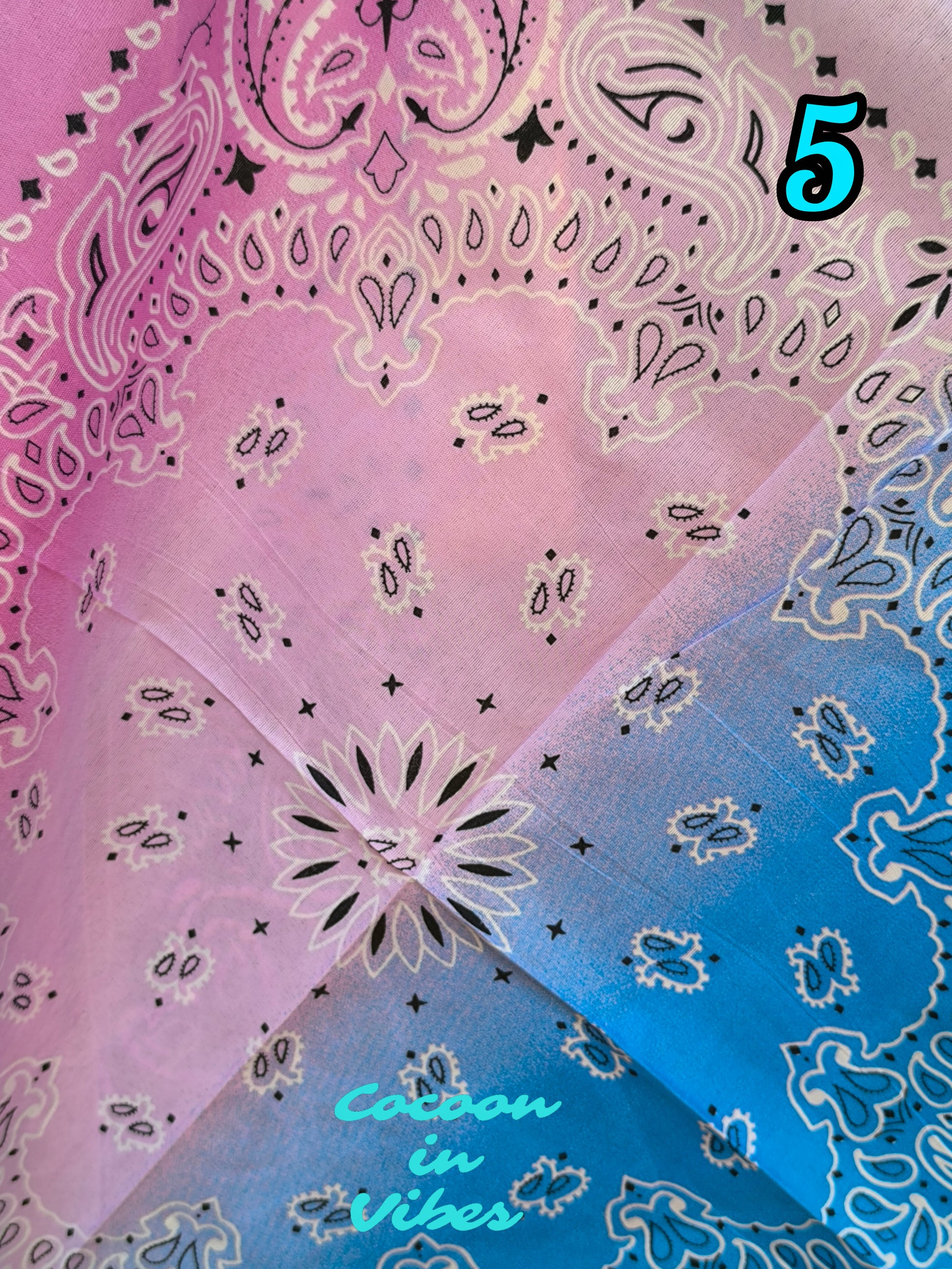 Les Bandanas Magiques de l’Été – L’Accessoire aux Mille Histoires