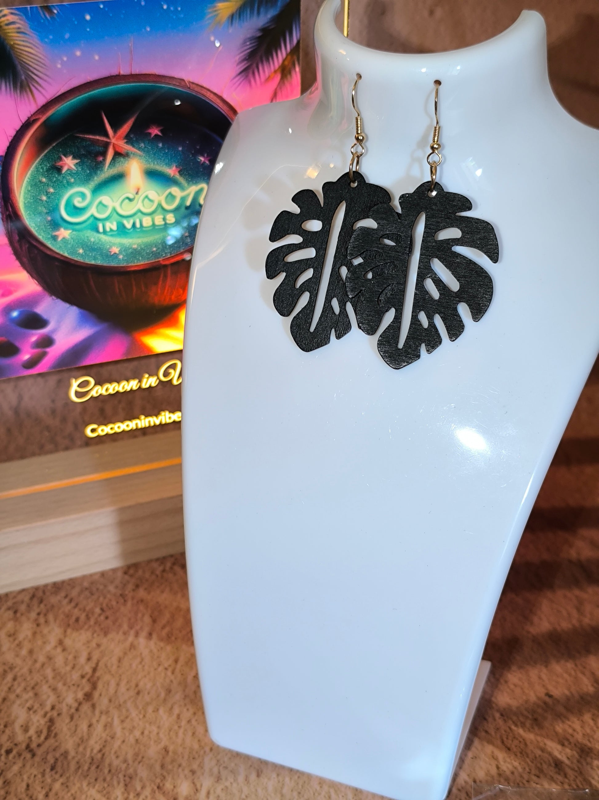 Boucles d’Oreilles Feuilles Tropicales – L’évasion au bout des oreilles