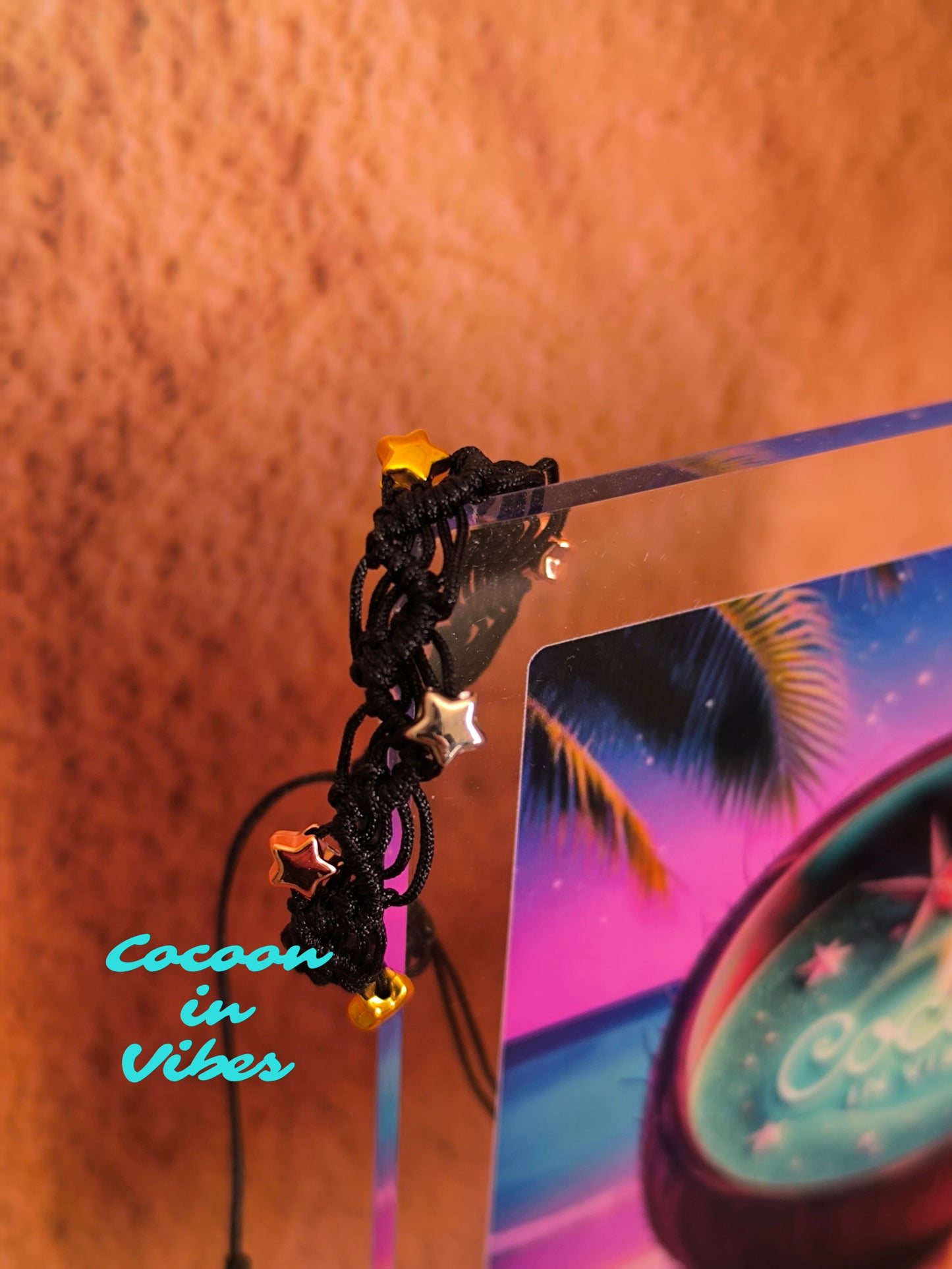 Bracelet Artisanal “Dentelle Fine Étoilée” en Macramé – Trois Or