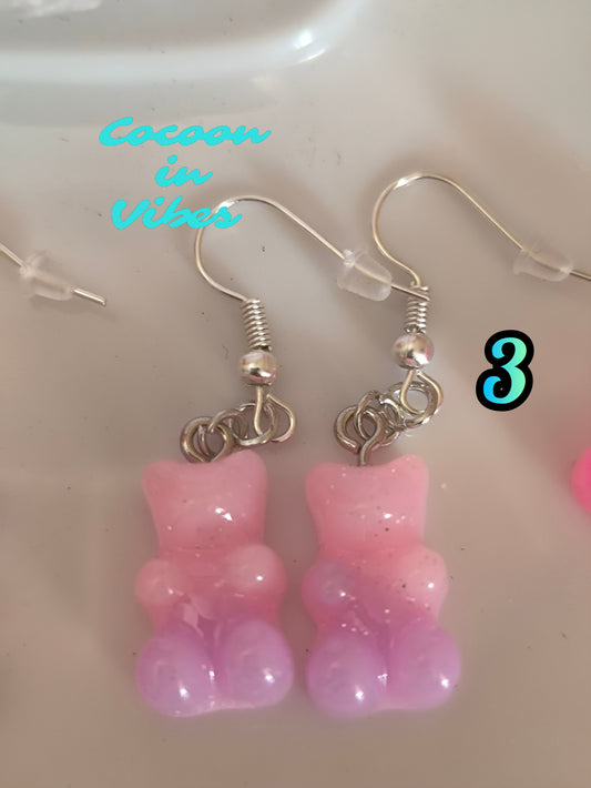 Boucles d’oreilles Nounours Gélifiés – N°3 Rose Claire → Parme Opaque Pailletée (Création artisanale Cocoon In Vibes)