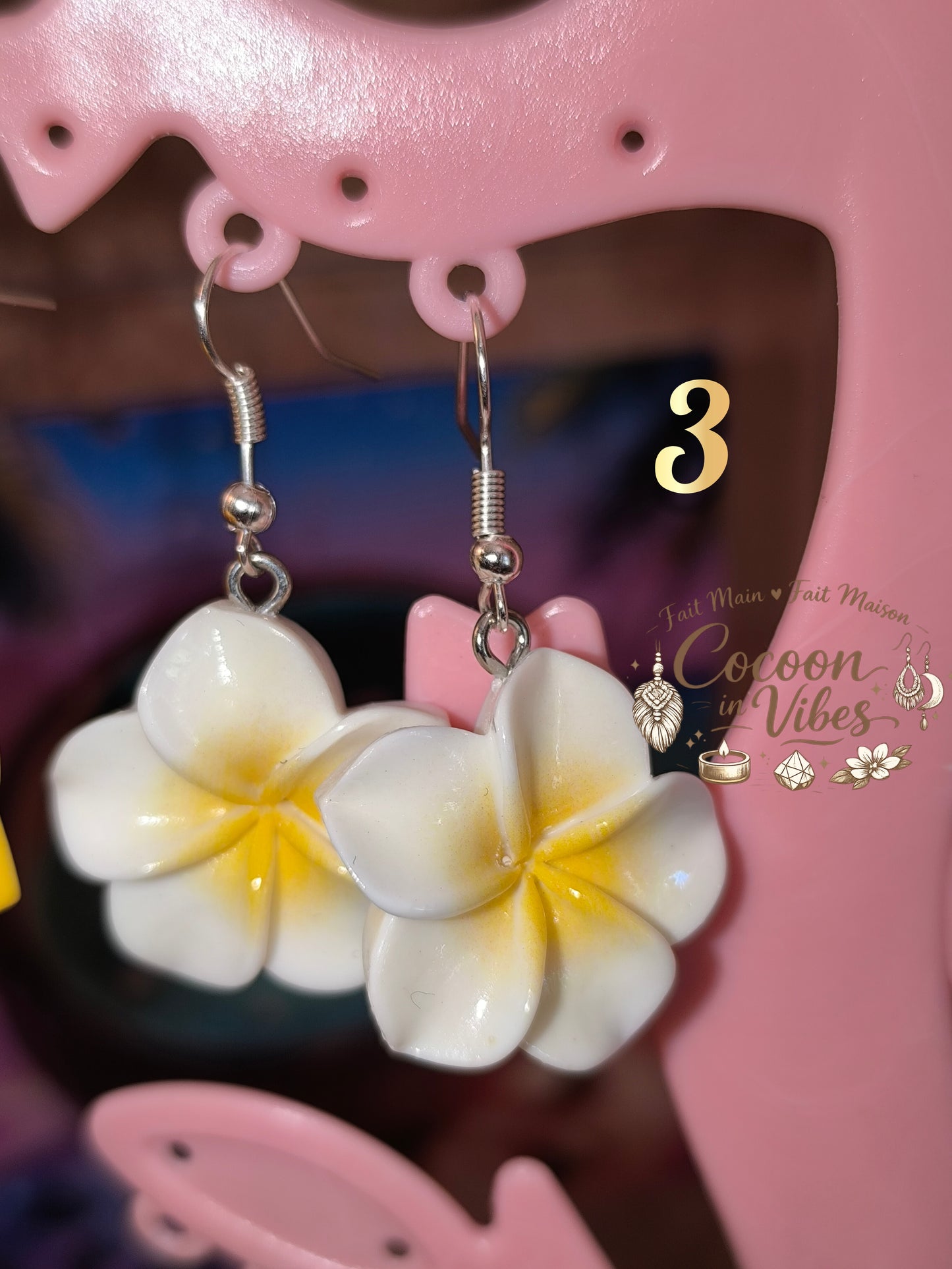 Boucles d’Oreilles "Fleurs de Monoï" — Création Artisanale