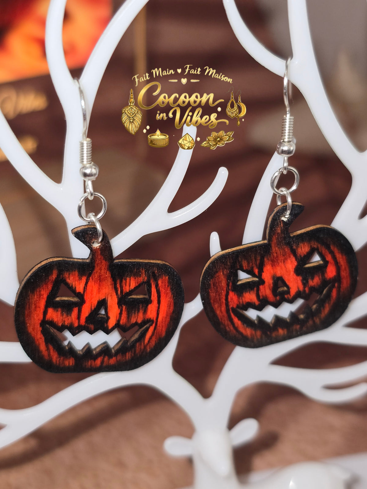 Boucles d'oreilles Artisanales en Bois « Citrouille Ténébreuse » - Collection Éphémère Halloween