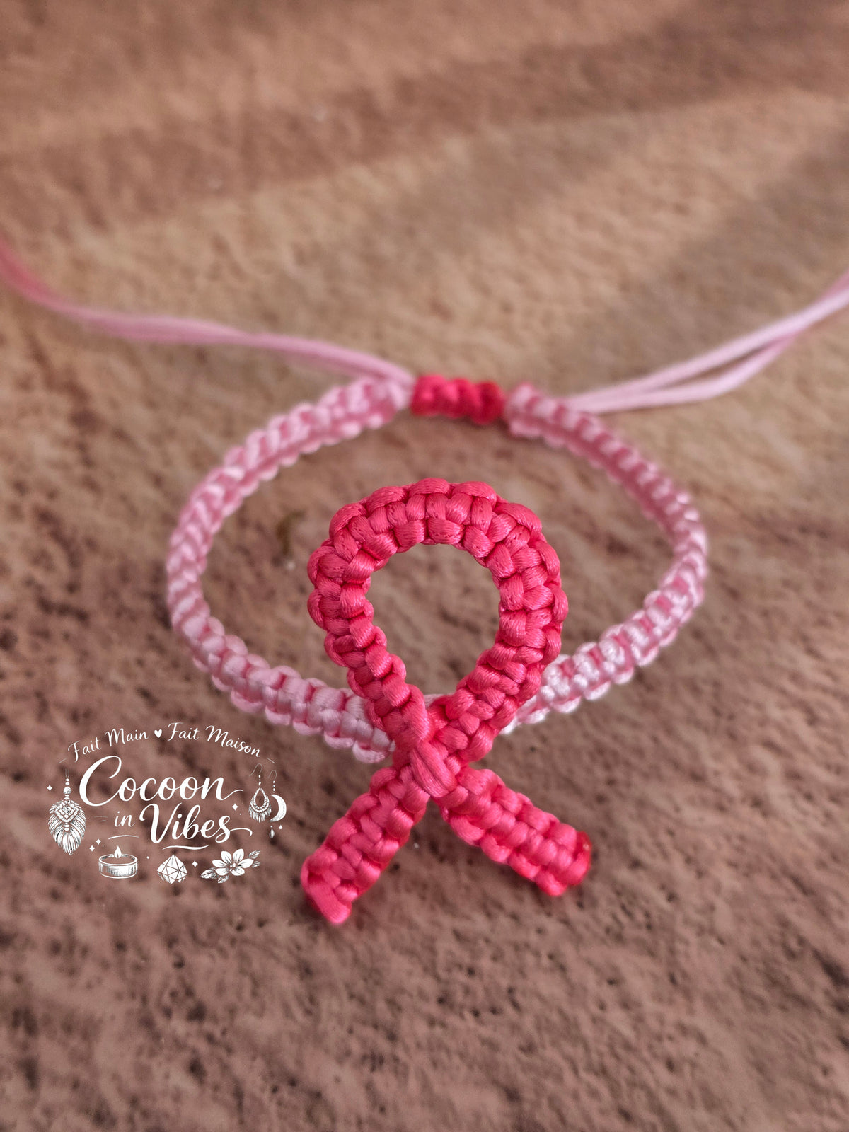 Bracelet Artisanal en Macramé Solidaire – Octobre Rose