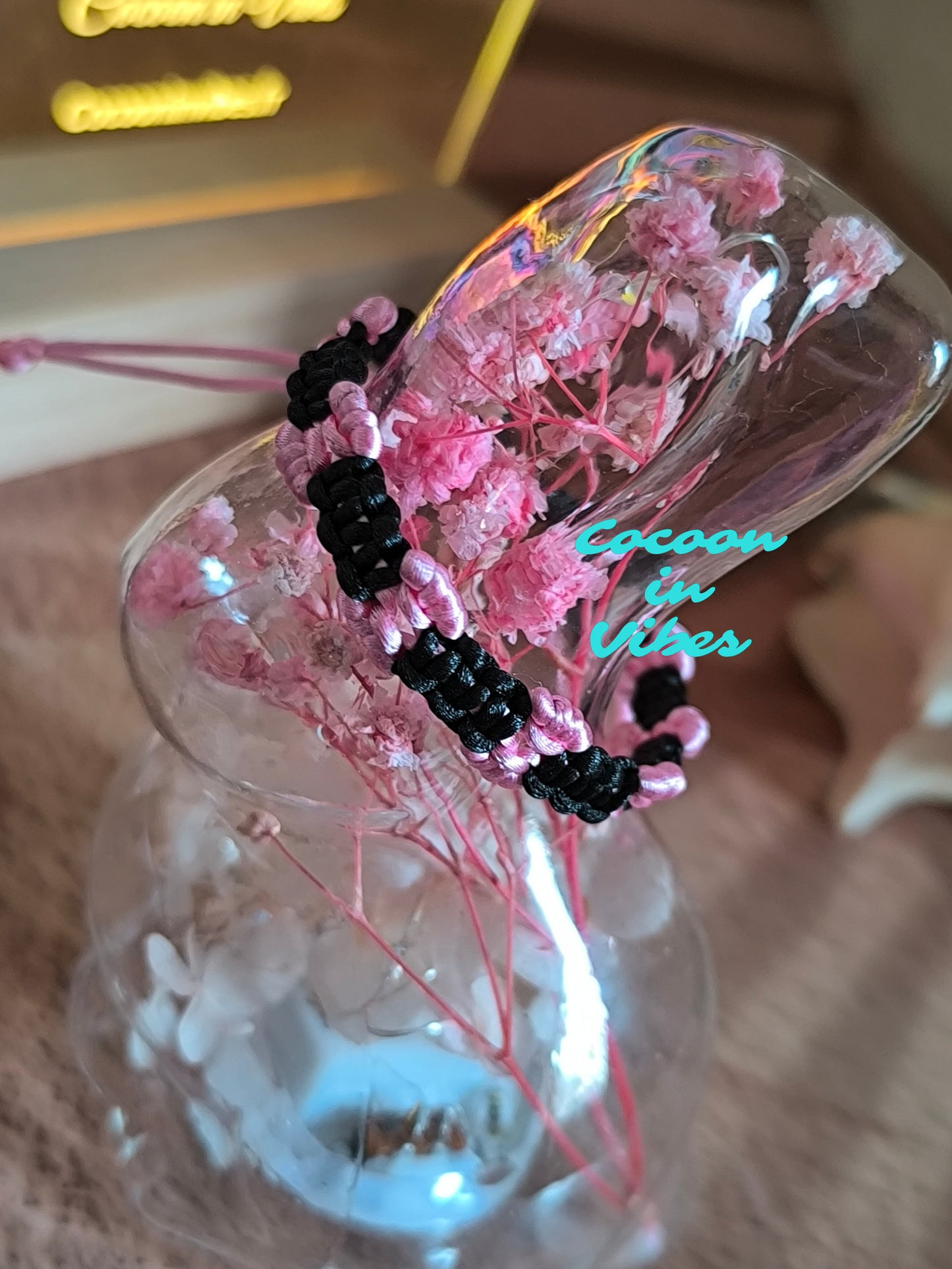 Bracelet artisanal en macramé “Nœud Couture” – Création faite main