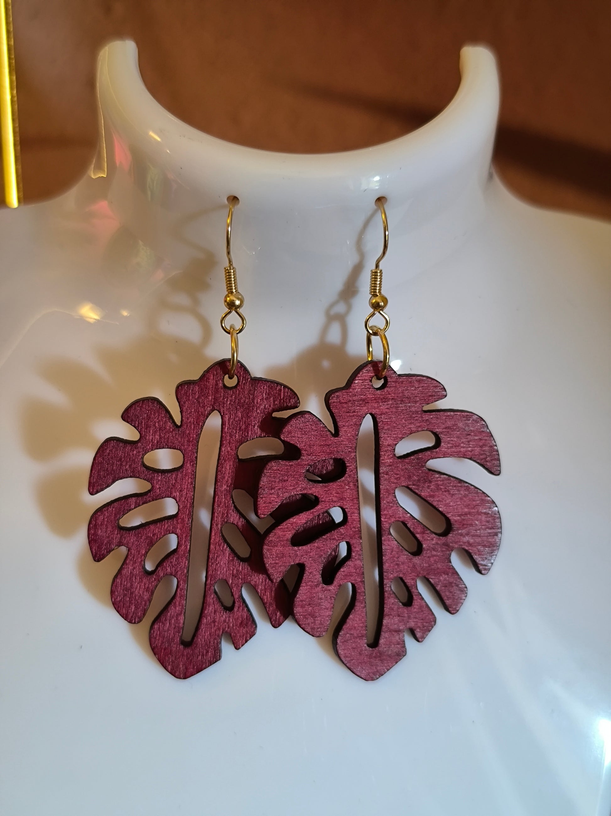 Boucles d’Oreilles Feuilles Tropicales – L’évasion au bout des oreilles
