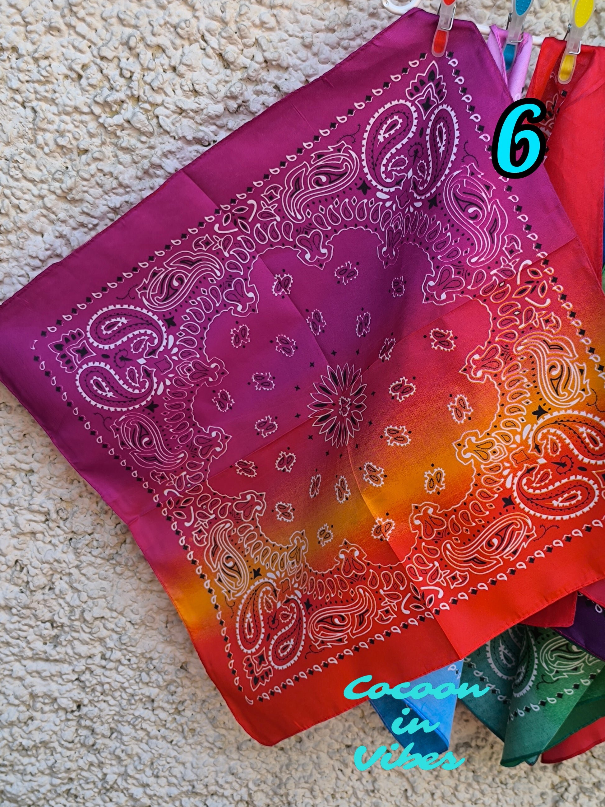 Les Bandanas Magiques de l’Été – L’Accessoire aux Mille Histoires