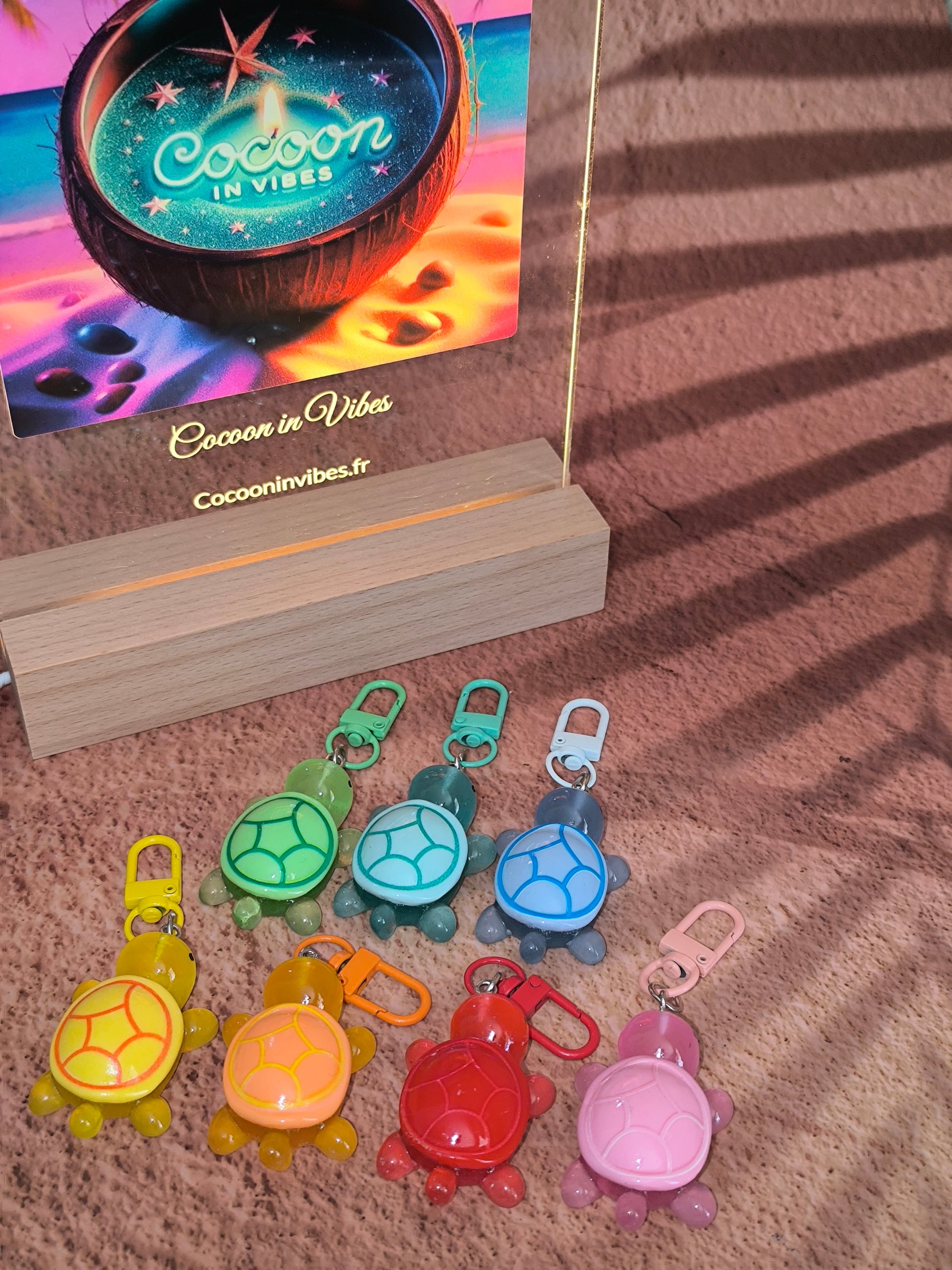 Bijoux de sac / Porte-clés Tortue de Terre Colorée Phosphorescente – Un petit compagnon lumineux à emporter partout