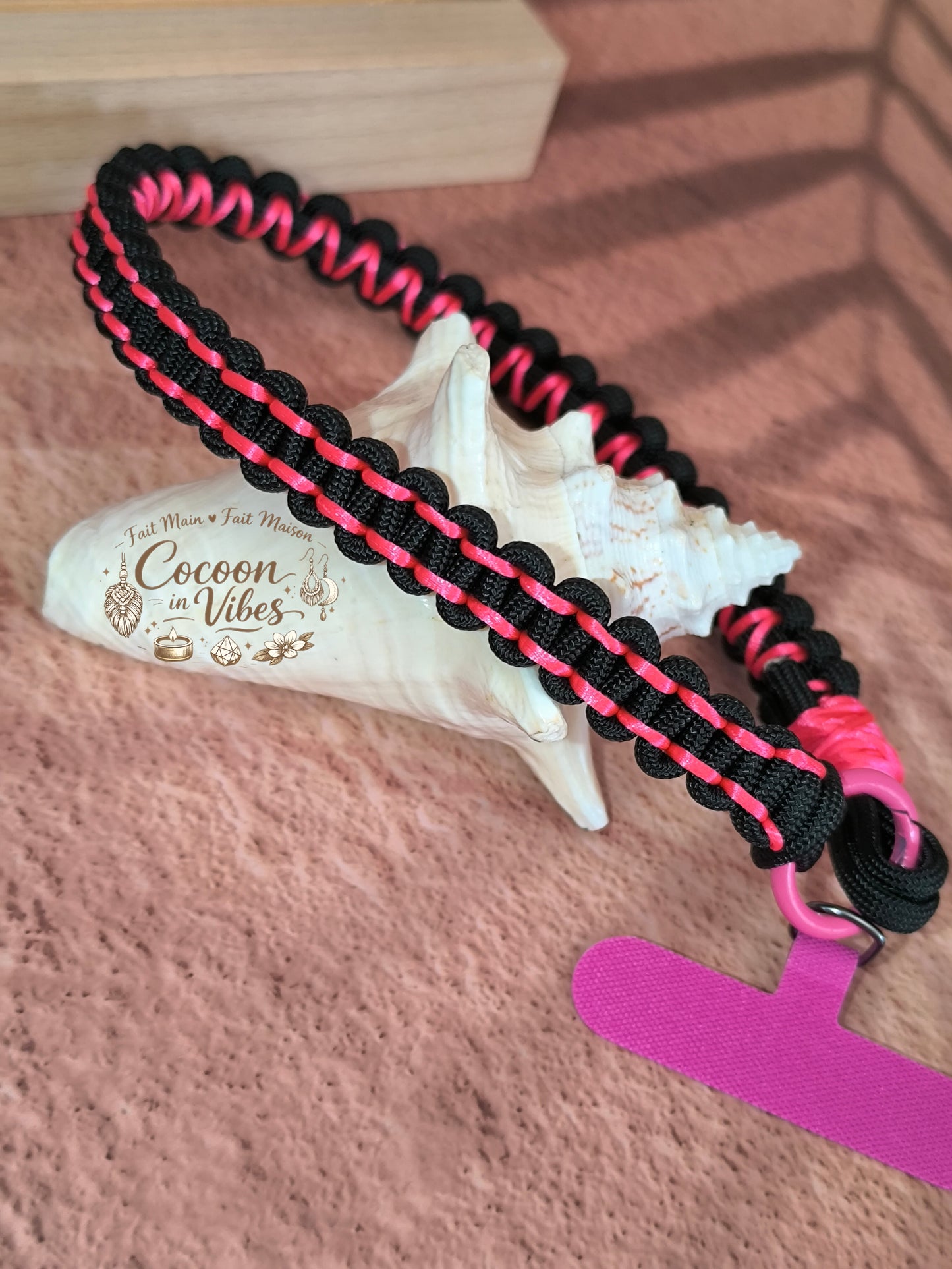 Bracelet de Téléphone Corde & Éclat Satiné — Fait Main & Personnalisé