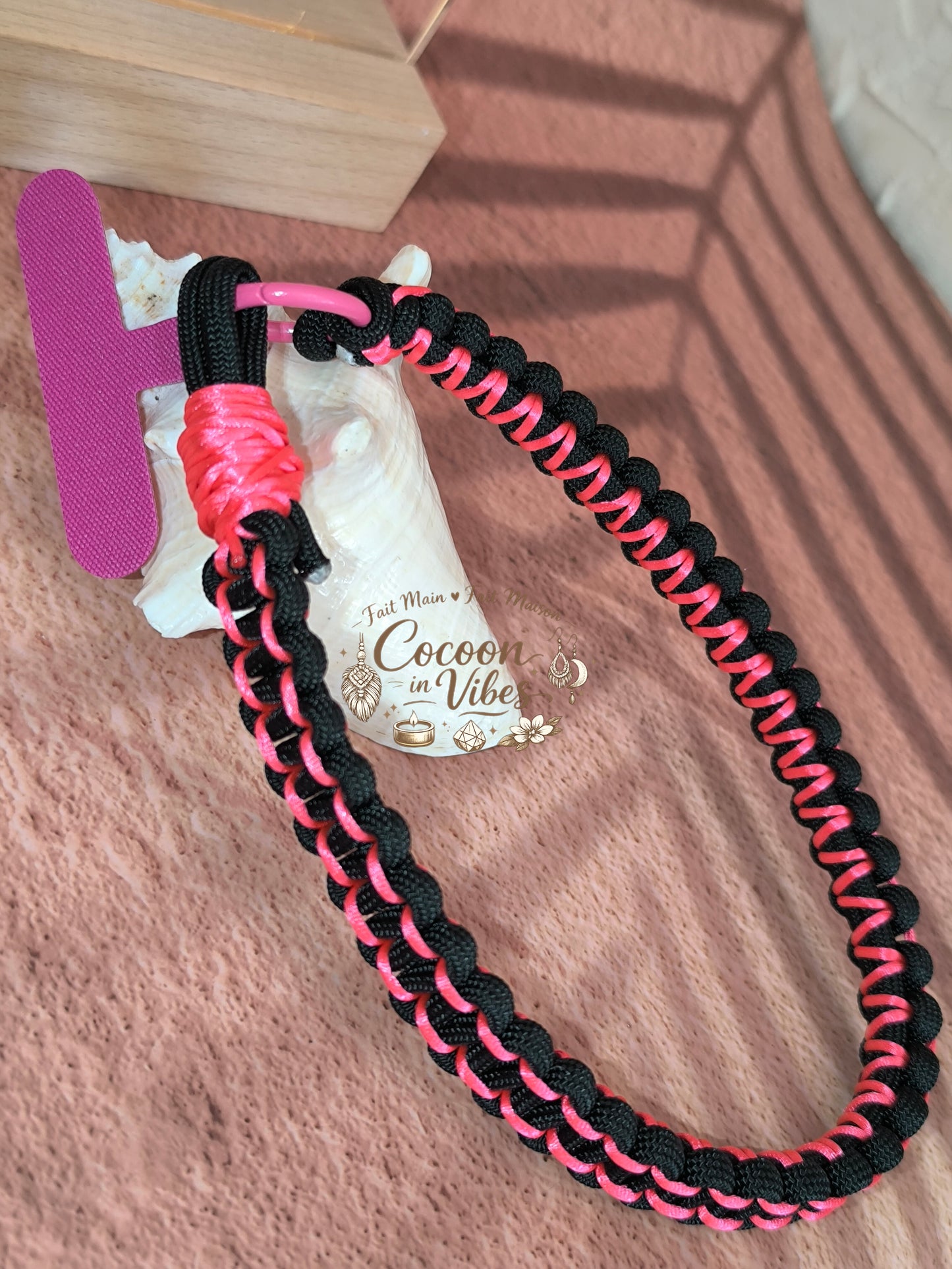 Bracelet de Téléphone Corde & Éclat Satiné — Fait Main & Personnalisé