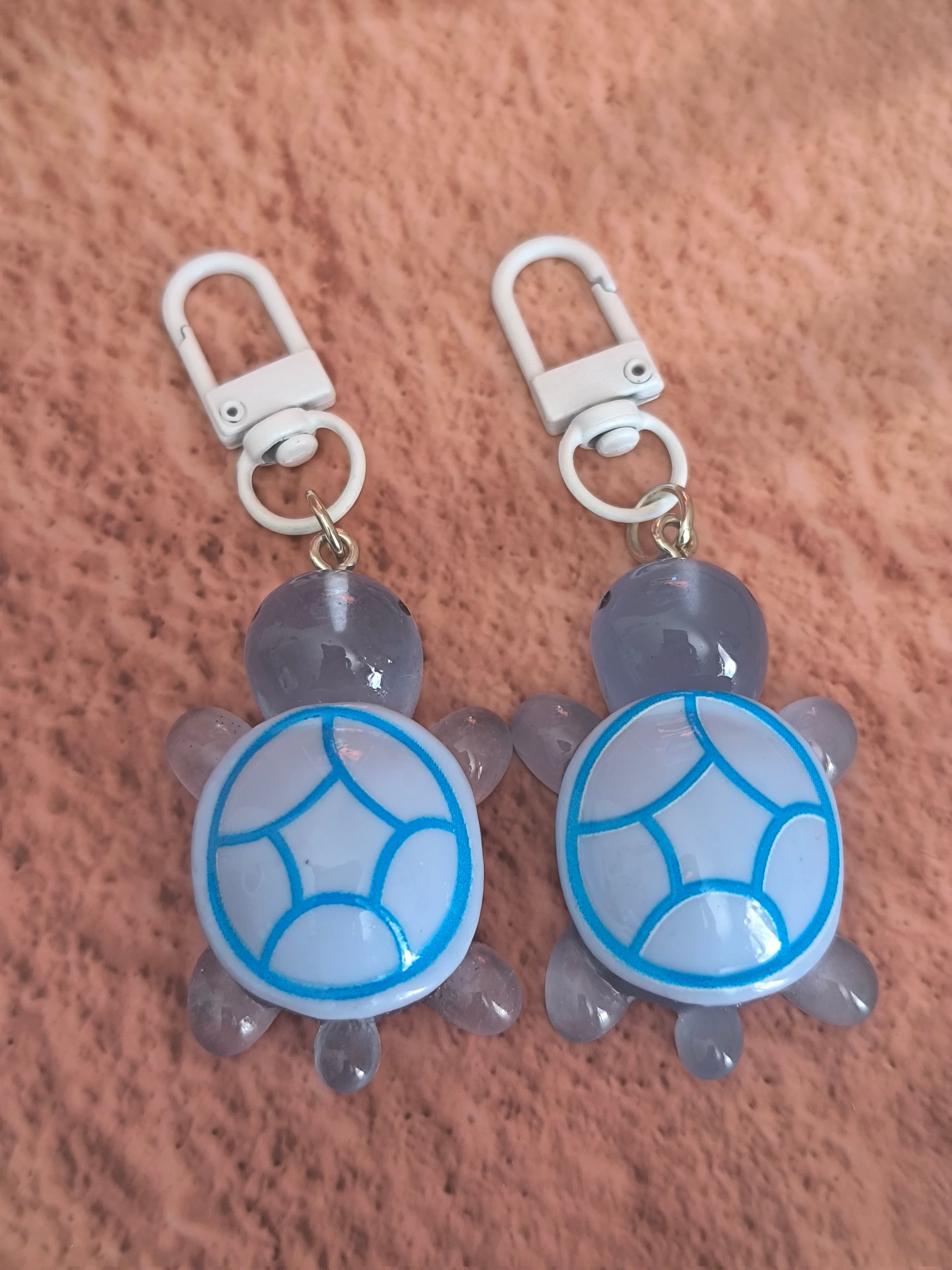 Bijoux de sac / Porte-clés Tortue de Terre Colorée Phosphorescente – Un petit compagnon lumineux à emporter partout