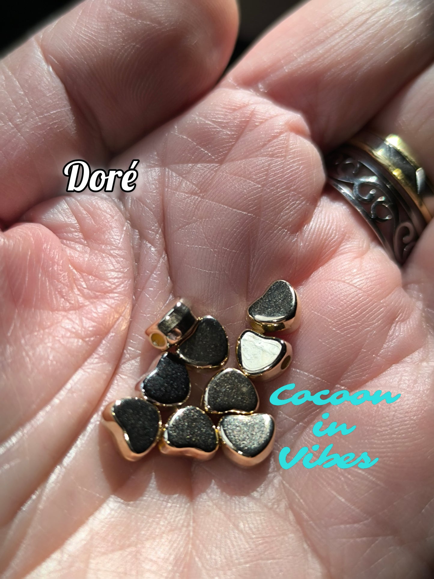 Bracelet Artisanal “Dentelle Satinée" – Parsemé de petits Cœurs