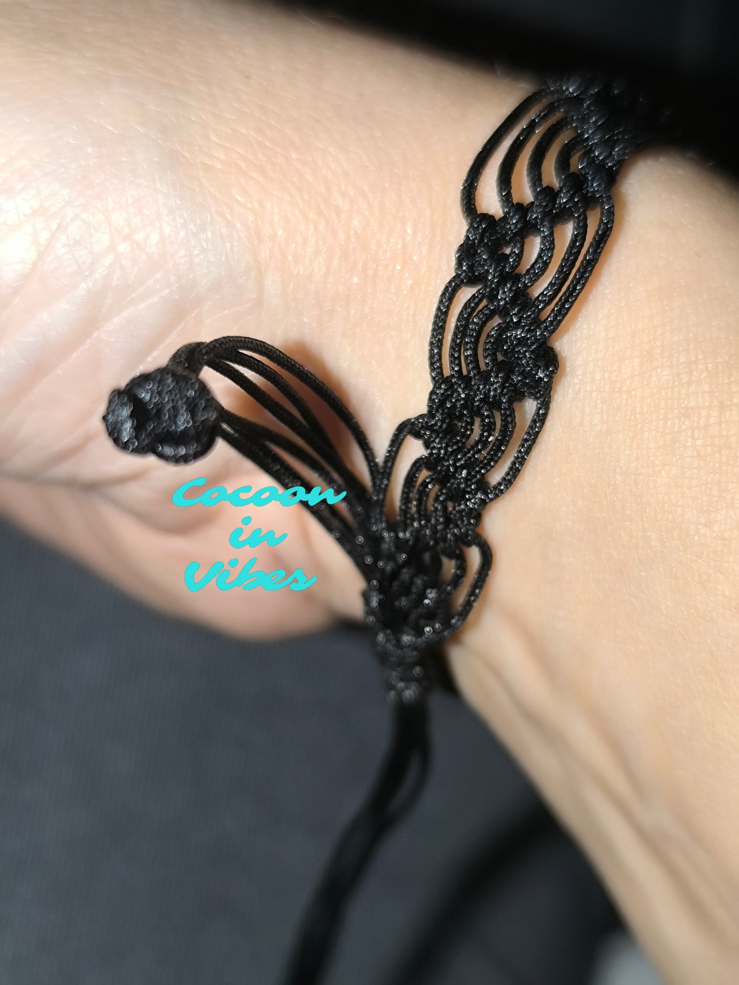 Bracelet “Dentelle Fine” en macramé  – Entièrement réalisé à la main