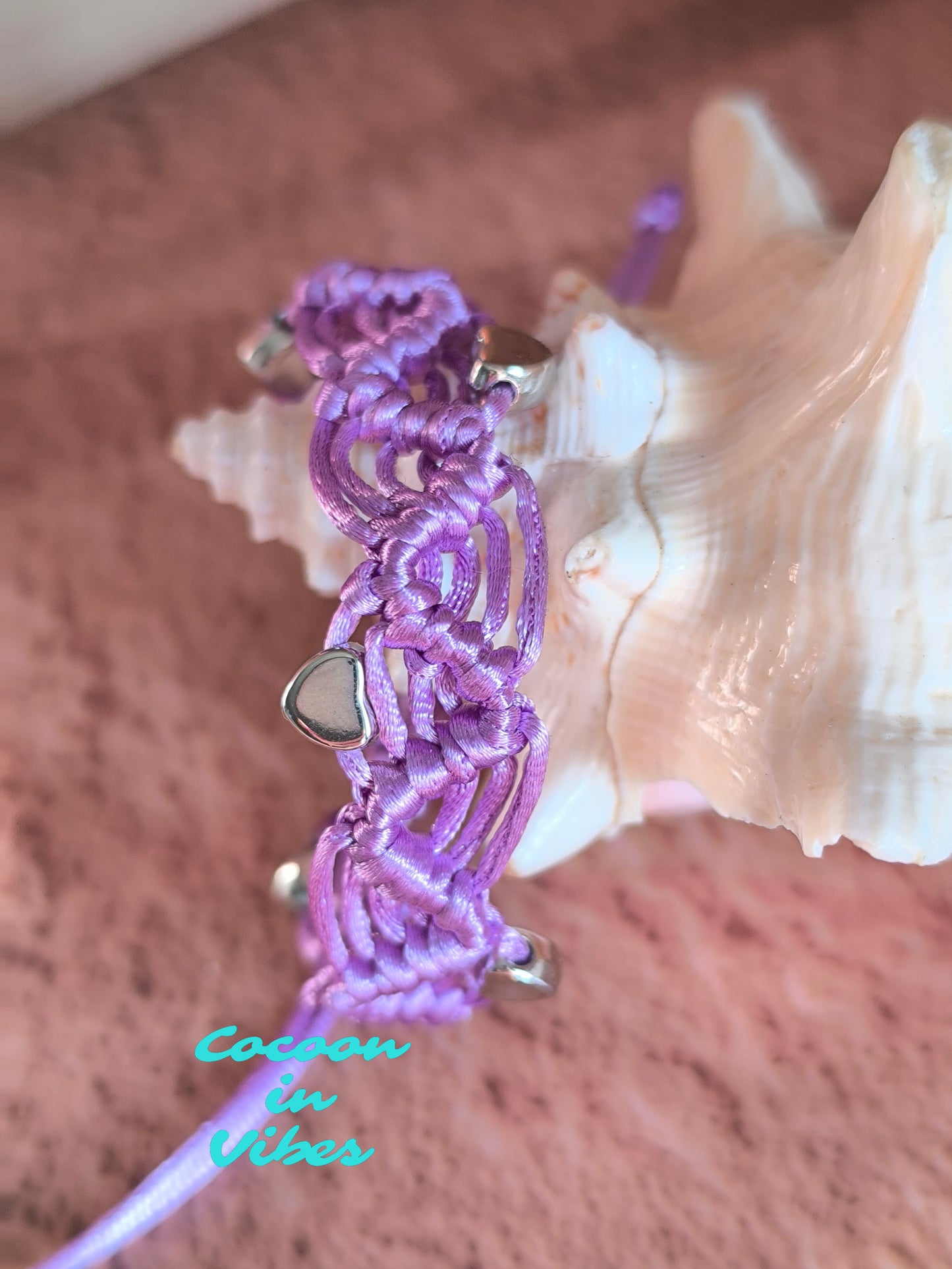 Bracelet Artisanal “Dentelle Satinée" – Parsemé de petits Cœurs