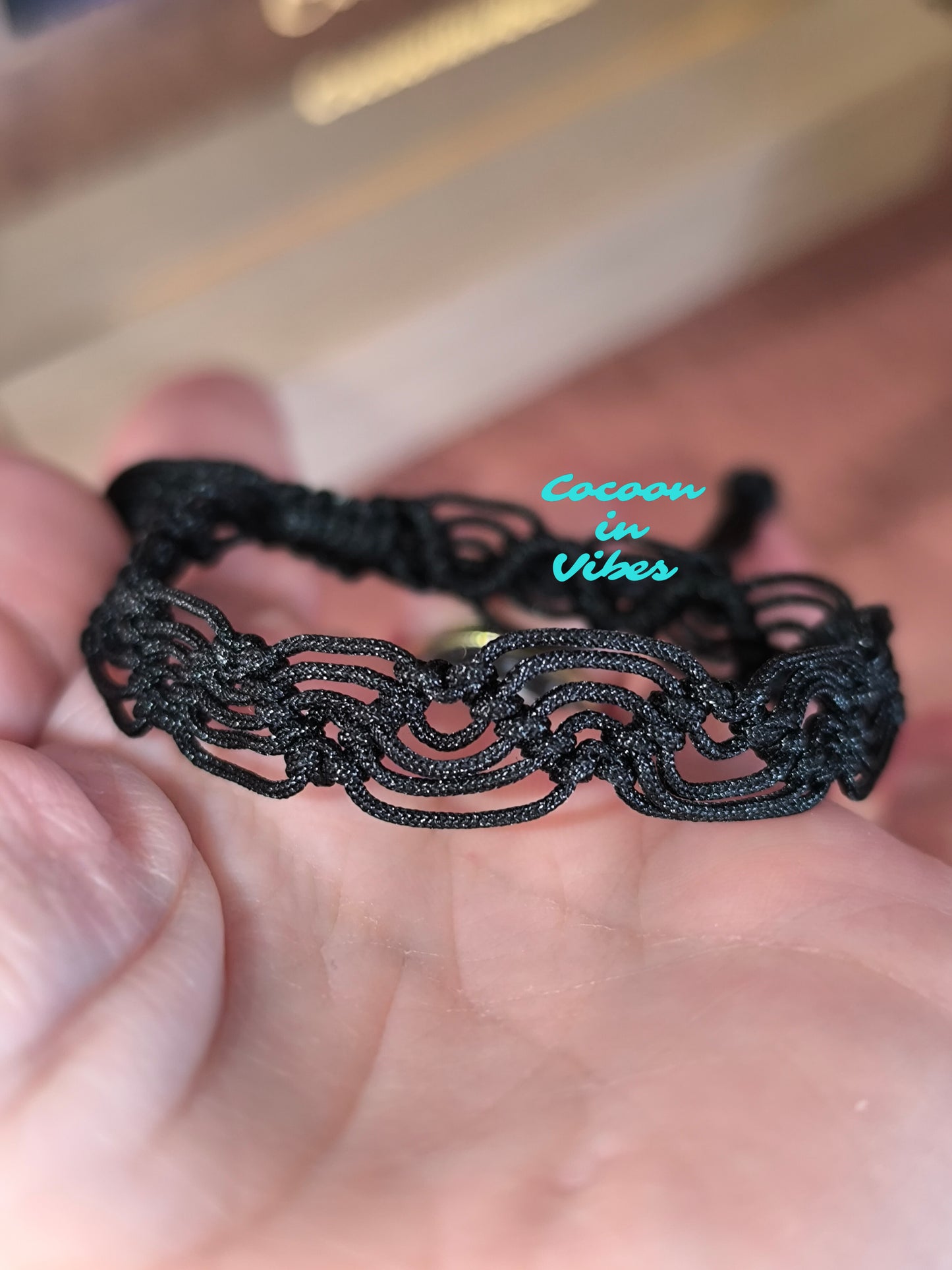 Bracelet “Dentelle Fine” en macramé  – Entièrement réalisé à la main