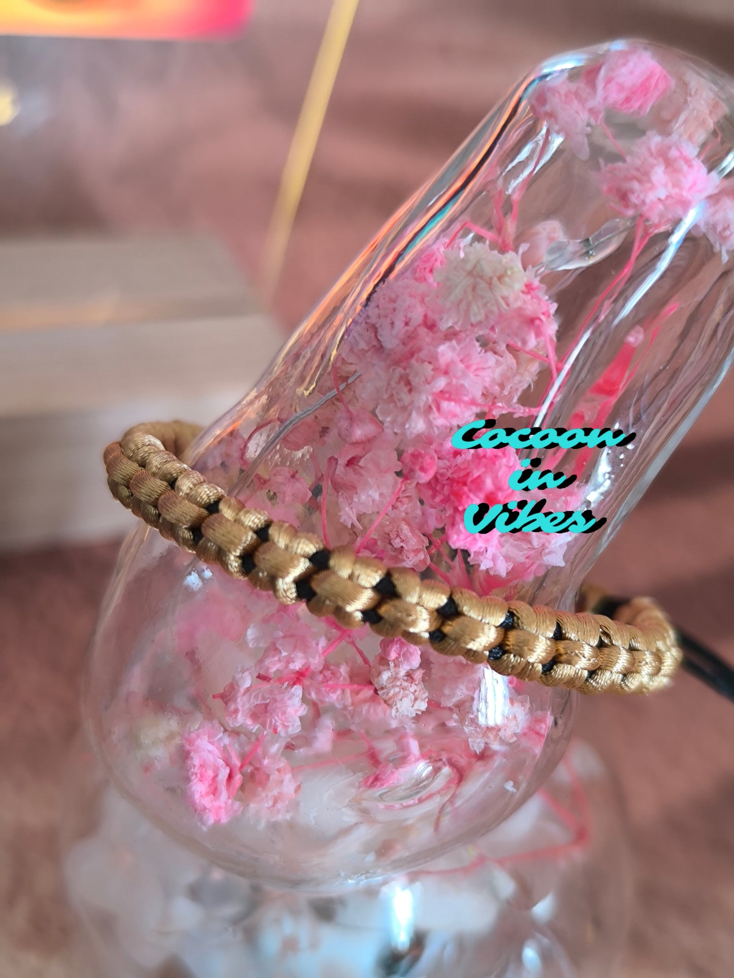 Bracelet artisanal en macramé “Nœuds Précieux” – Création faite main