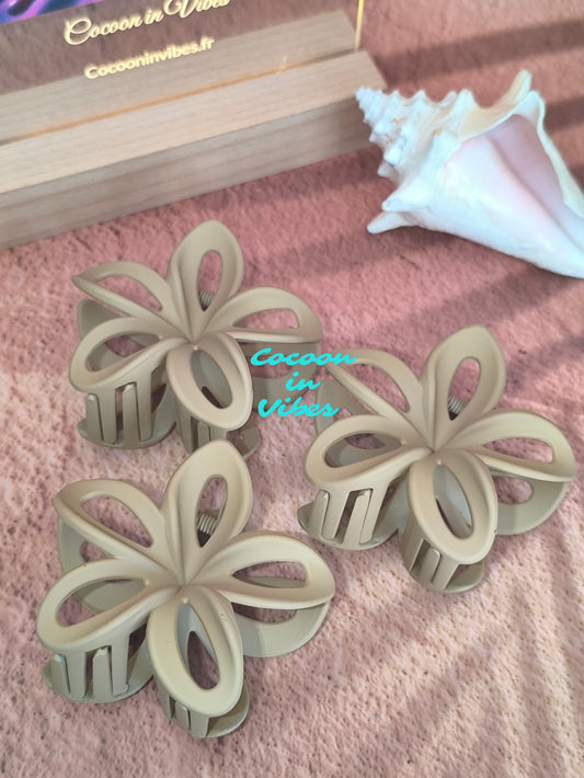 Grande pince à cheveux Monoï Ajouré – Coloris Caramel (8 cm x 7 cm)