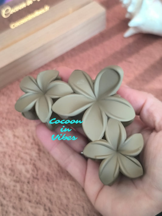 Grande pince à cheveux Trio de Monoï – Coloris Cappuccino, Chocolat ou Ébène (11 cm x 7 cm)