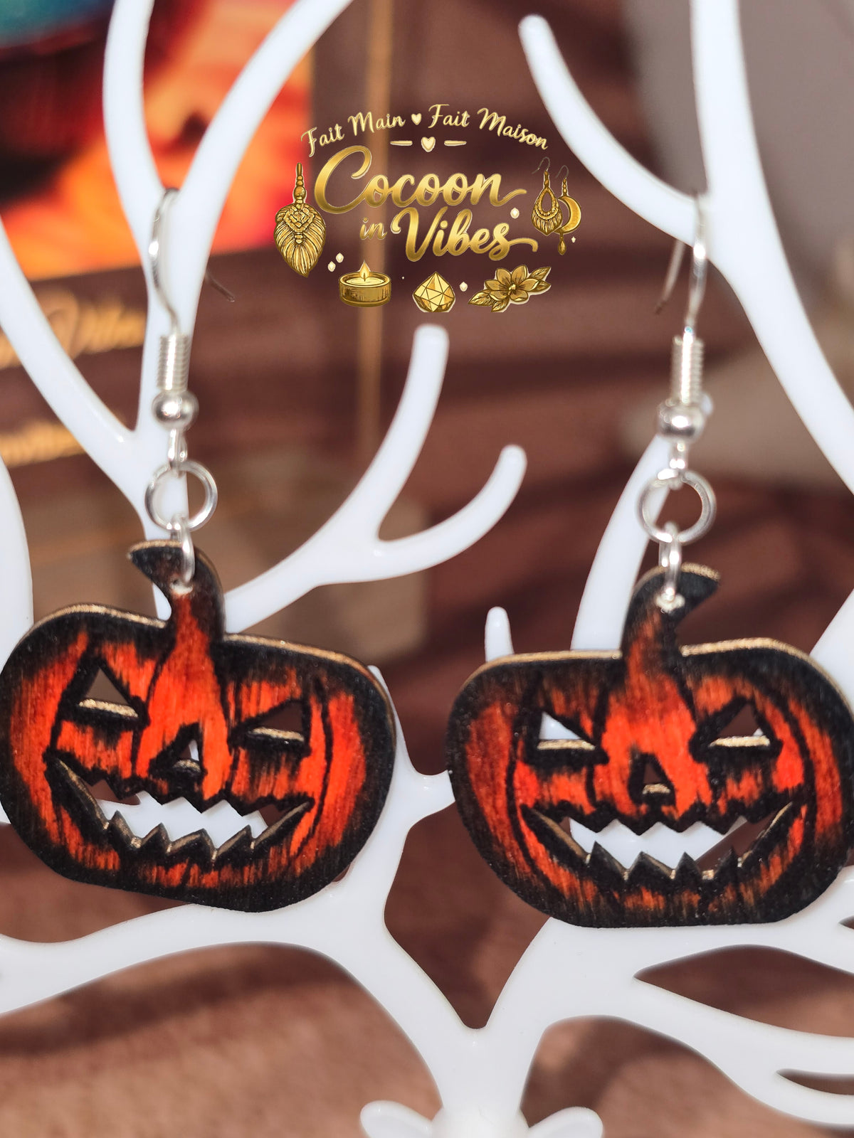 Boucles d'oreilles Artisanales en Bois « Citrouille Ténébreuse » - Collection Éphémère Halloween