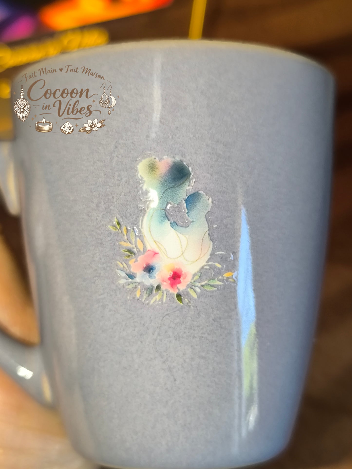Tasse "Fête des Mères" Bleu Gris – BONNE FÊTE MAMAN – Pièce unique, création artisanale Cocoon in Vibes