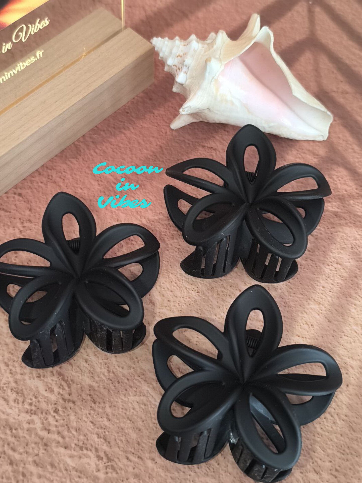 Grande pince à cheveux Monoï Ajouré – Coloris Ébène (8 cm x 7 cm)