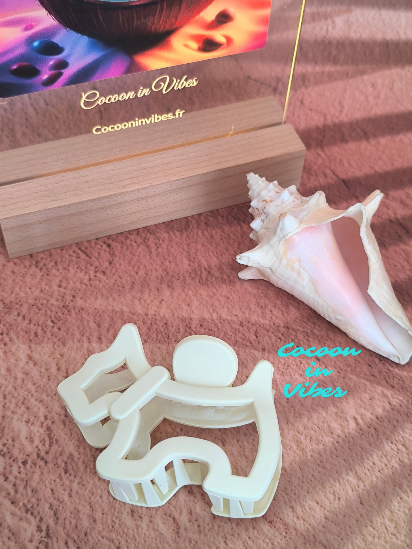 Grande pince cheveux Canaille – Motif chien ajouré – Vanille (8,5 cm x 6 cm)