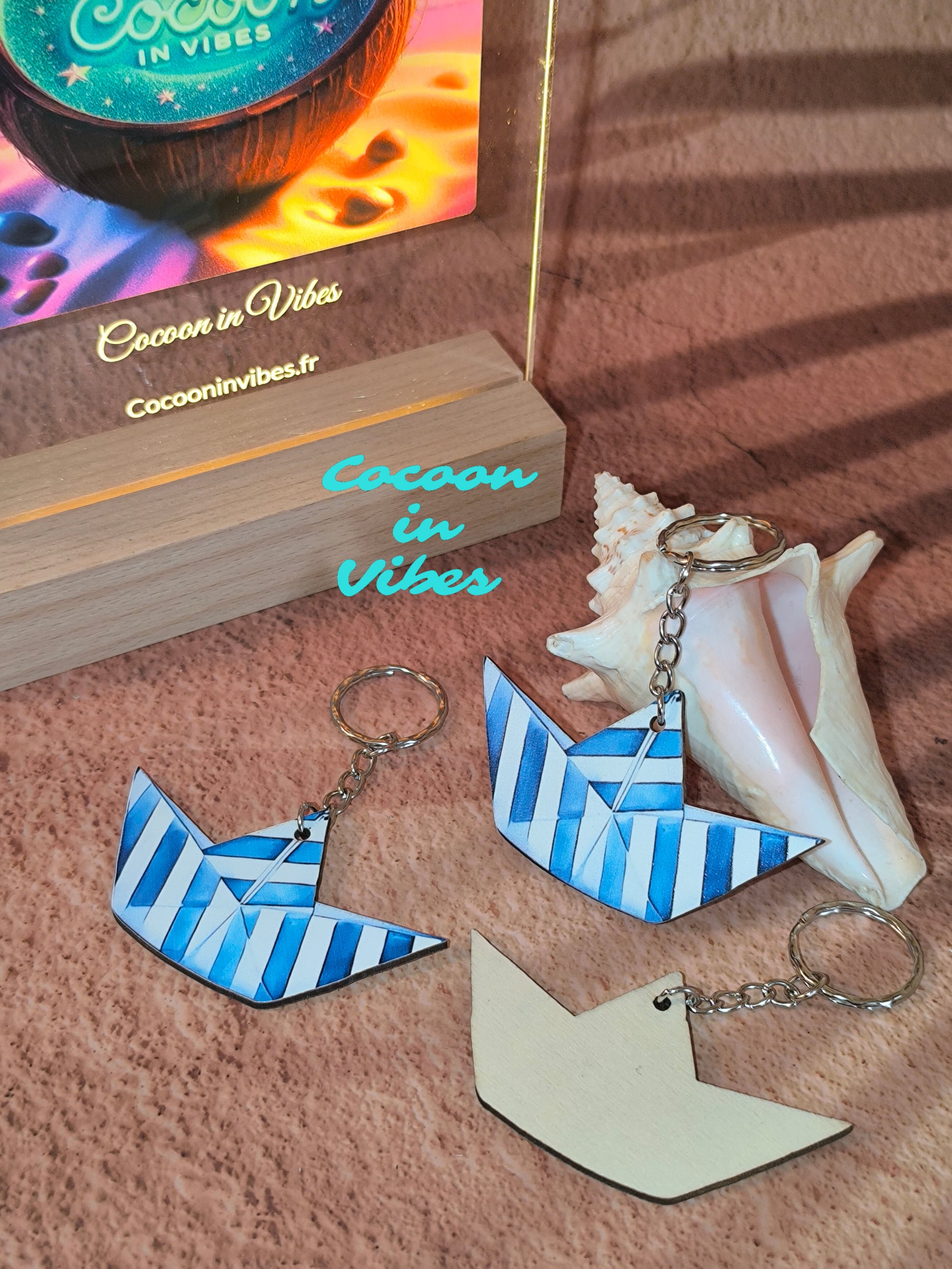 Porte-clé artisanal création Cocoon in Vibes – Bateau Rayé Bleu