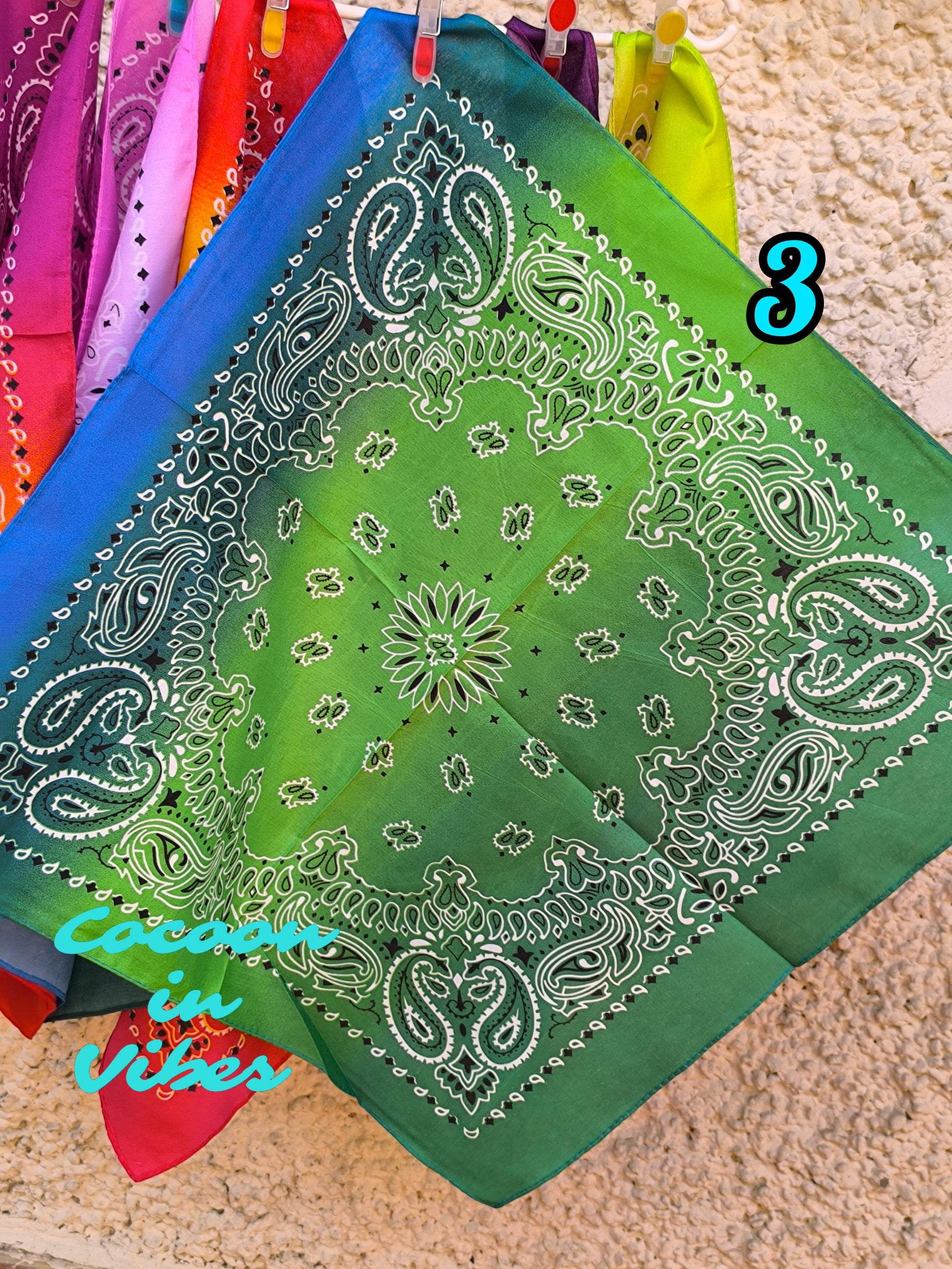 Les Bandanas Magiques de l’Été – L’Accessoire aux Mille Histoires