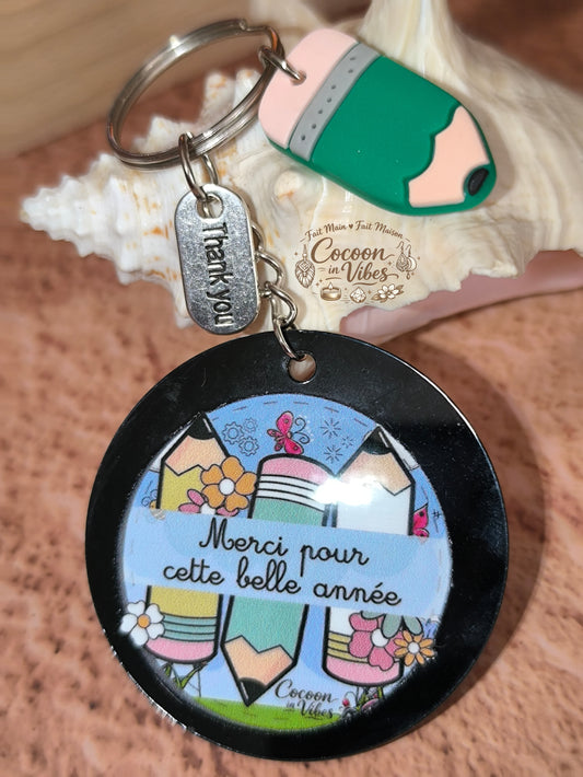 Porte-clé “Merci pour cette belle année – Les crayons colorés” – Modèle unique fait main