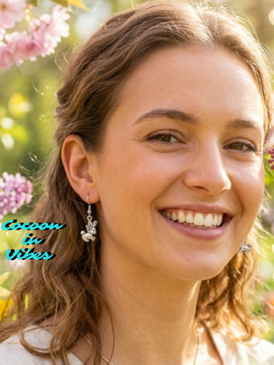 Boucles d’oreilles artisanales Lapin Printanier – Création Cocoon in Vibes ÉDITION LIMITÉE – Acier inoxydable hypoallergénique