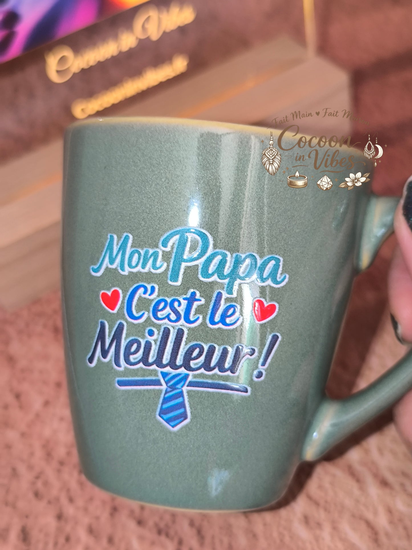 Tasse "Fête des Pères" Vert Gris – BONNE FÊTE PAPA – Pièce unique, création artisanale Cocoon in Vibes
