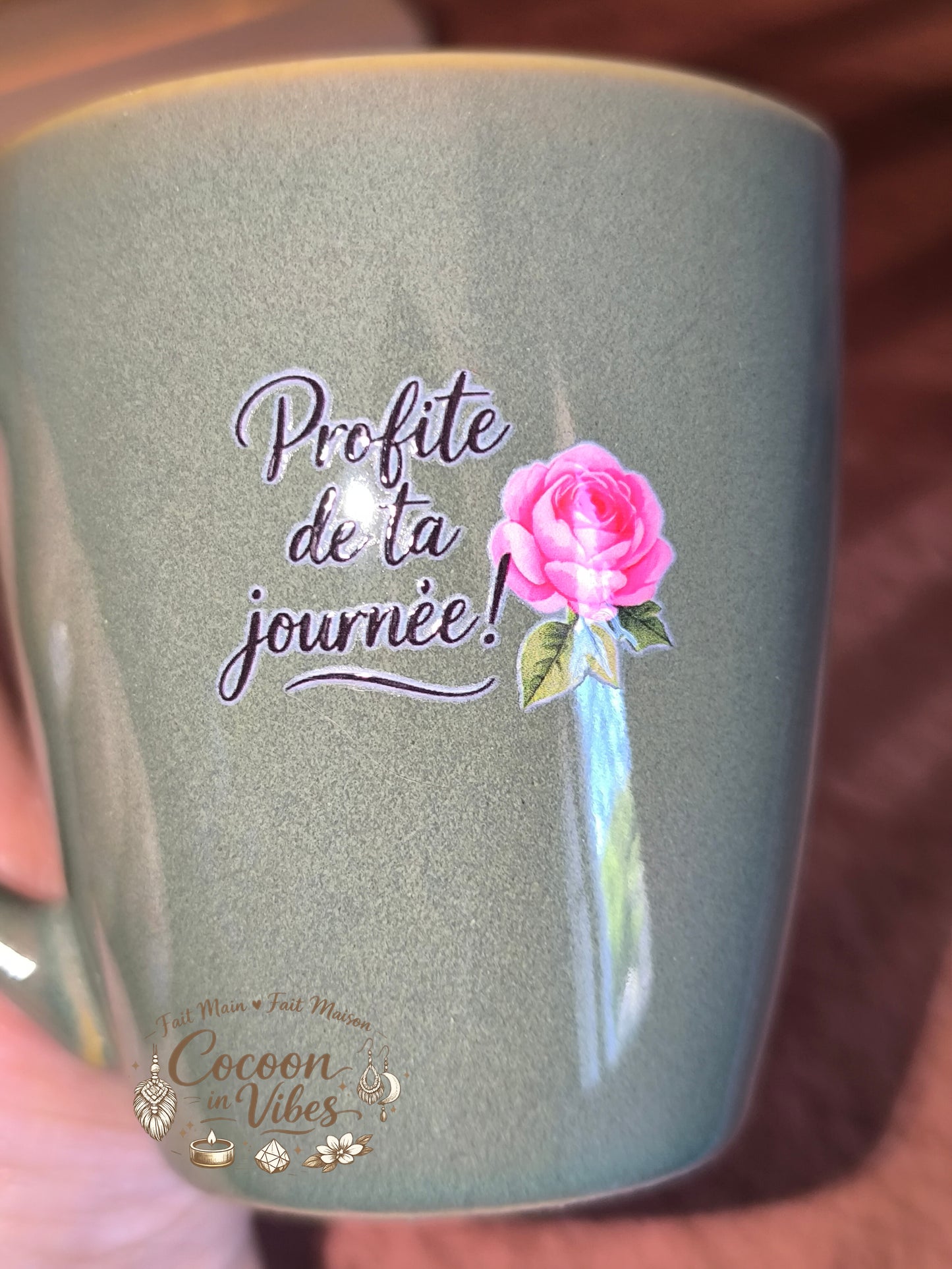 Tasse "Fête des Mères" Vert Gris – BONNE FÊTE MAMAN ! – Pièce unique, création artisanale Cocoon in Vibes