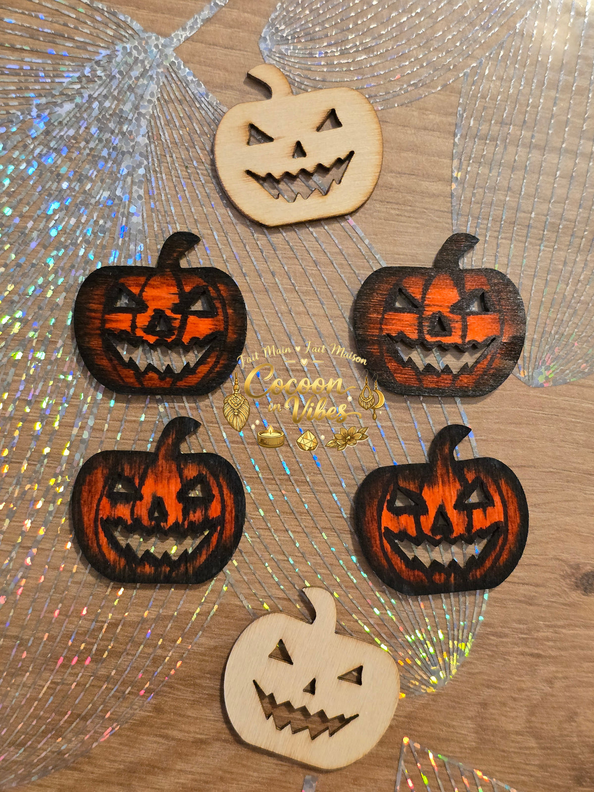 Boucles d'oreilles Artisanales en Bois « Citrouille Ténébreuse » - Collection Éphémère Halloween