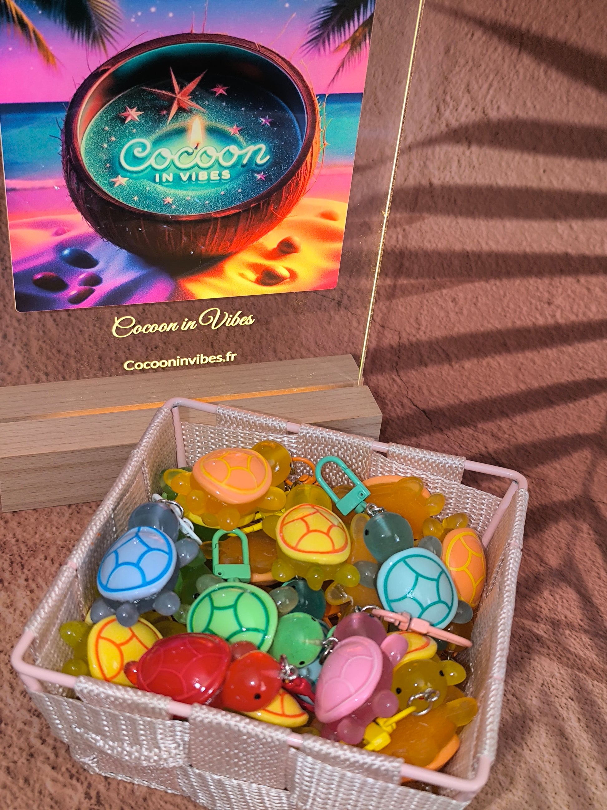 Bijoux de sac / Porte-clés Tortue de Terre Colorée Phosphorescente – Un petit compagnon lumineux à emporter partout