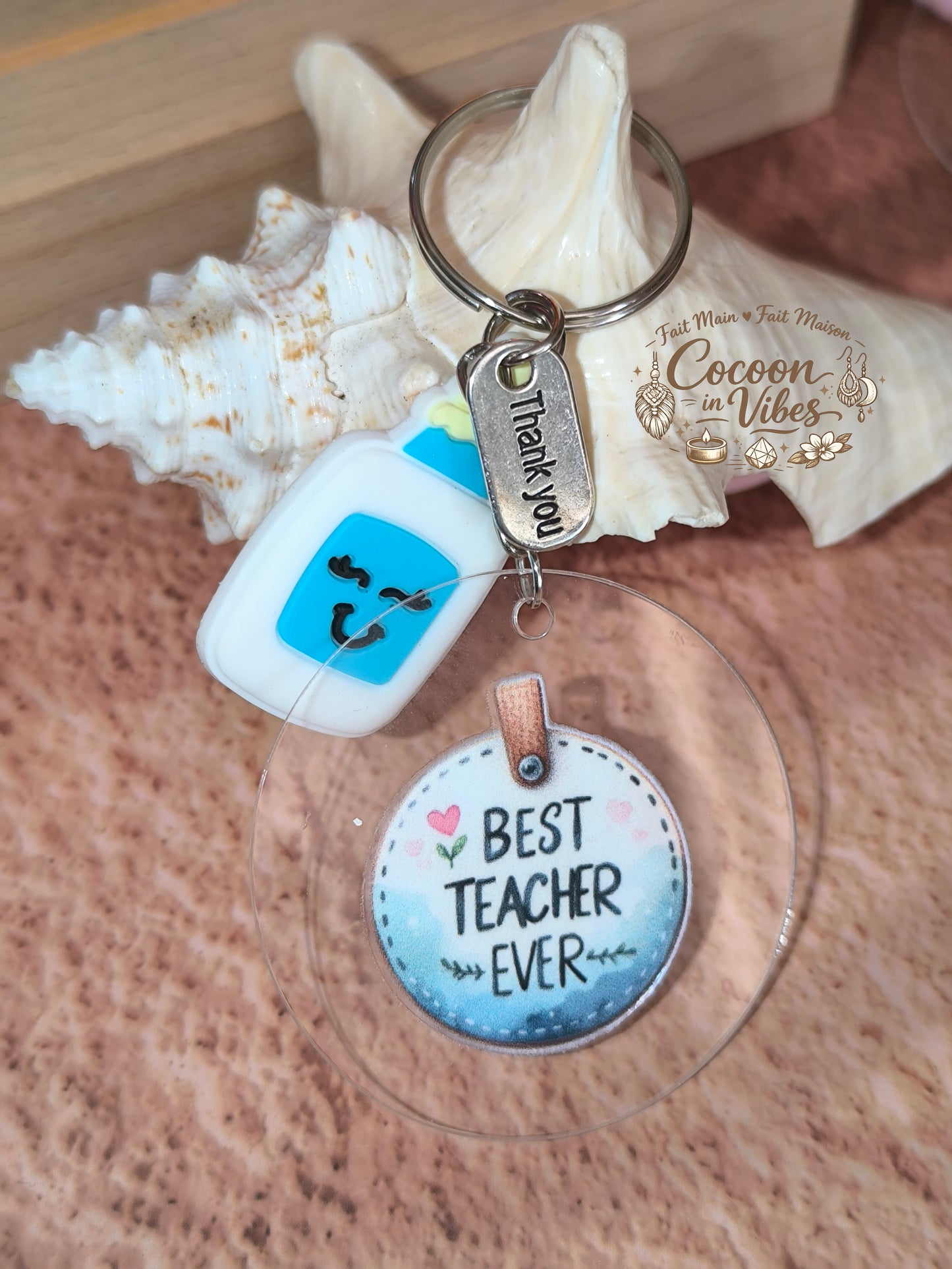 Porte-clé “Badge Chère Maîtresse – Best Teacher Ever” – Modèle unique fait main