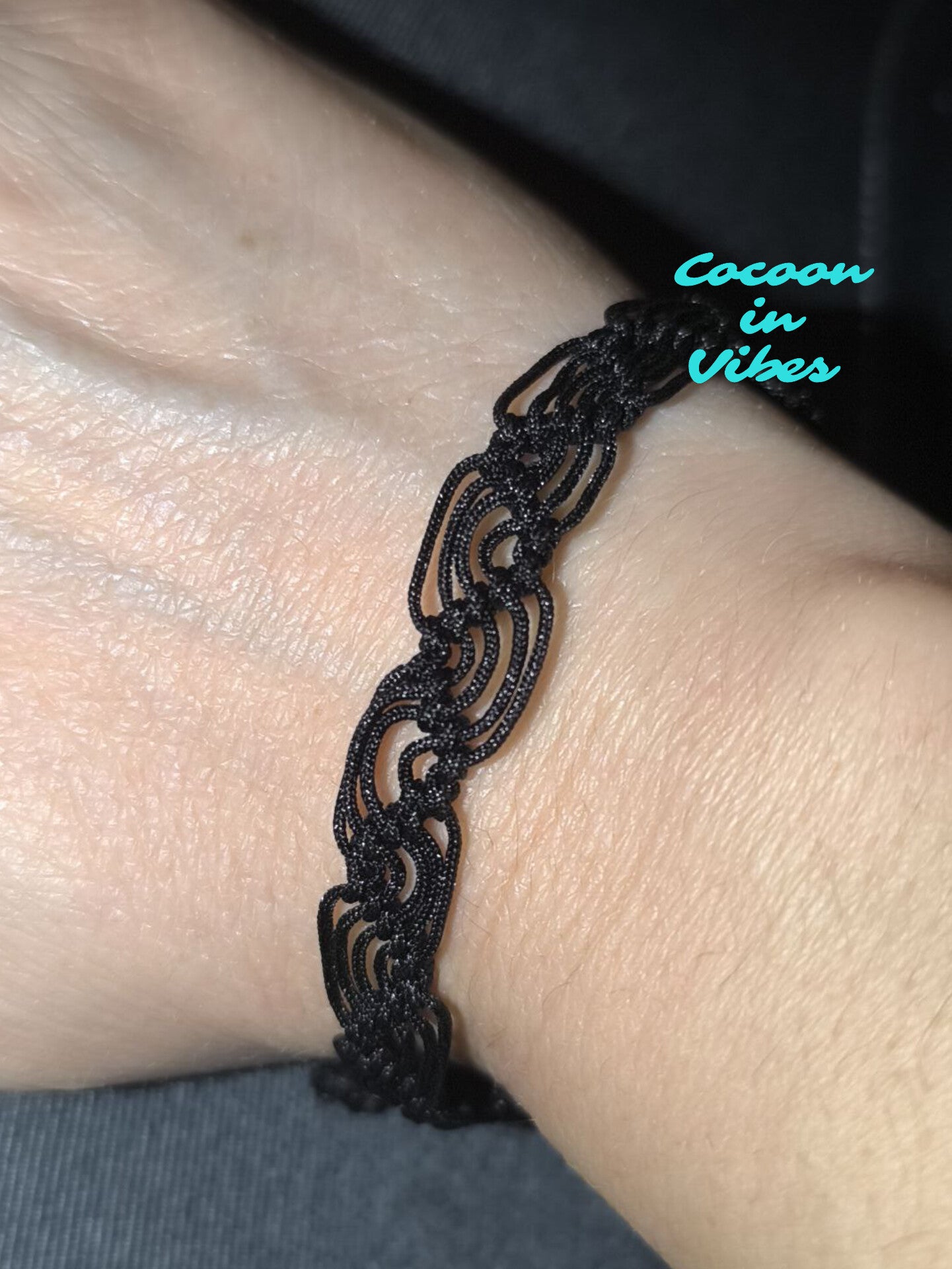 Bracelet “Dentelle Fine” en macramé  – Entièrement réalisé à la main