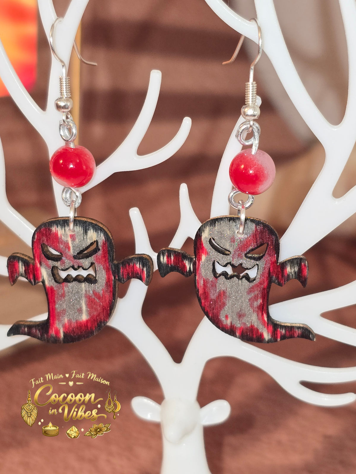 Boucles d'oreilles Artisanales en Bois « Fantôme Ensanglanté »