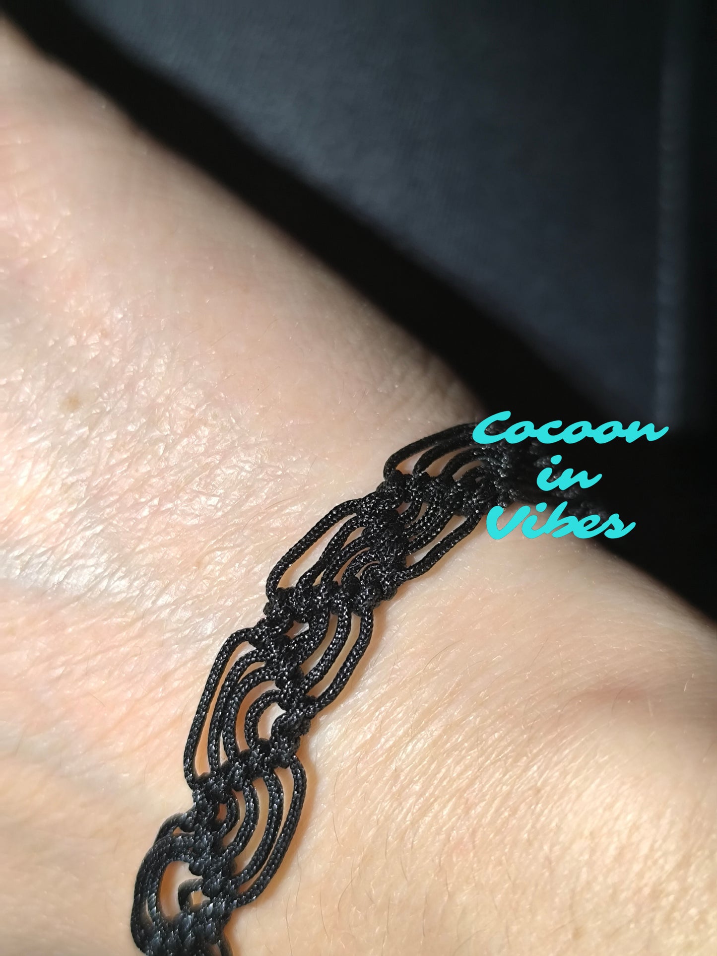 Bracelet “Dentelle Fine” en macramé  – Entièrement réalisé à la main