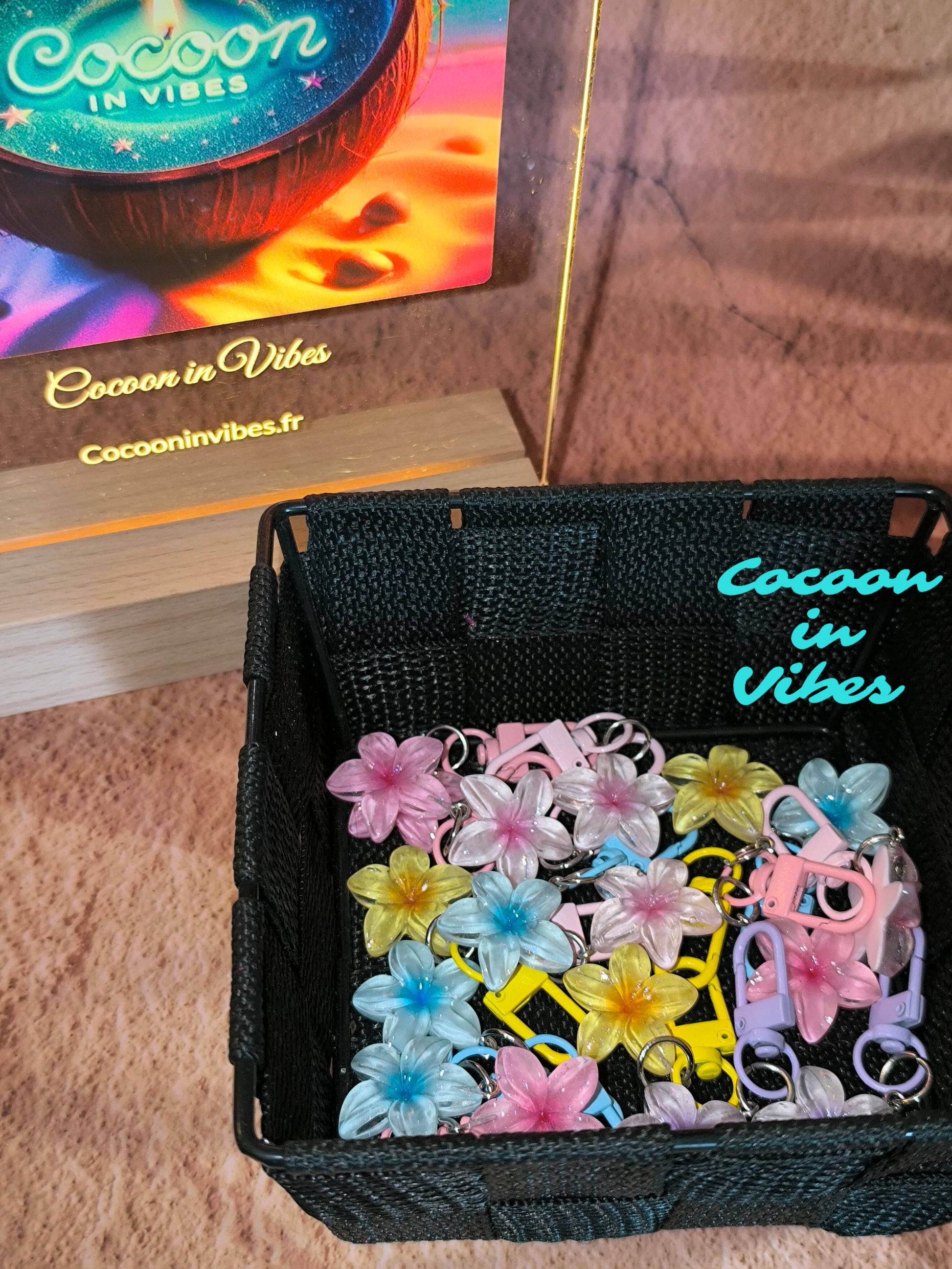Bijou de Sac / Porte-Clés Fleur de Monoï – L’essence des iles toujours avec vous