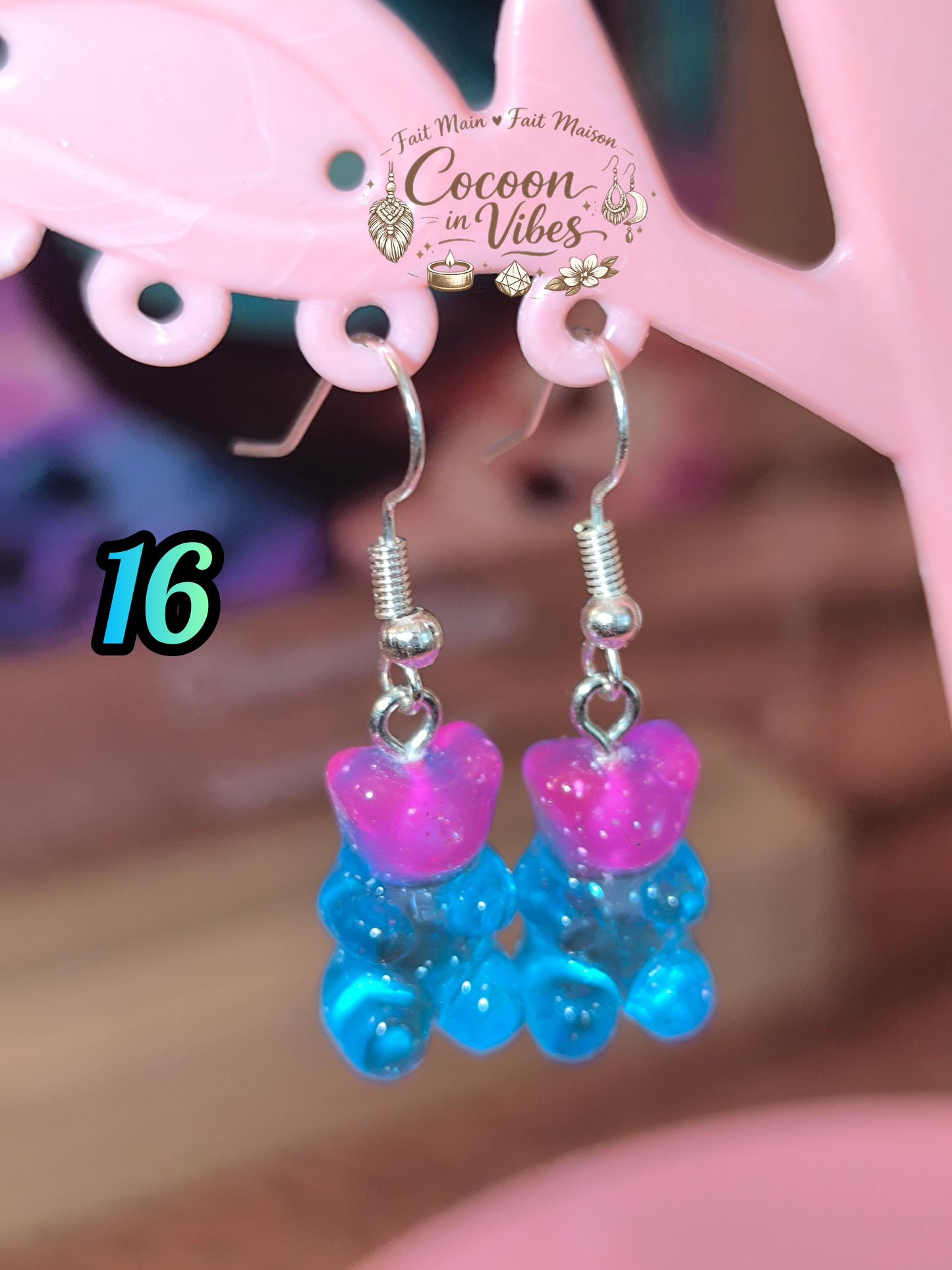 Boucles d’oreilles Nounours n°16 Fait Main – Fuchsia & Bleu Turquoise (Translucides & Pailletées)
