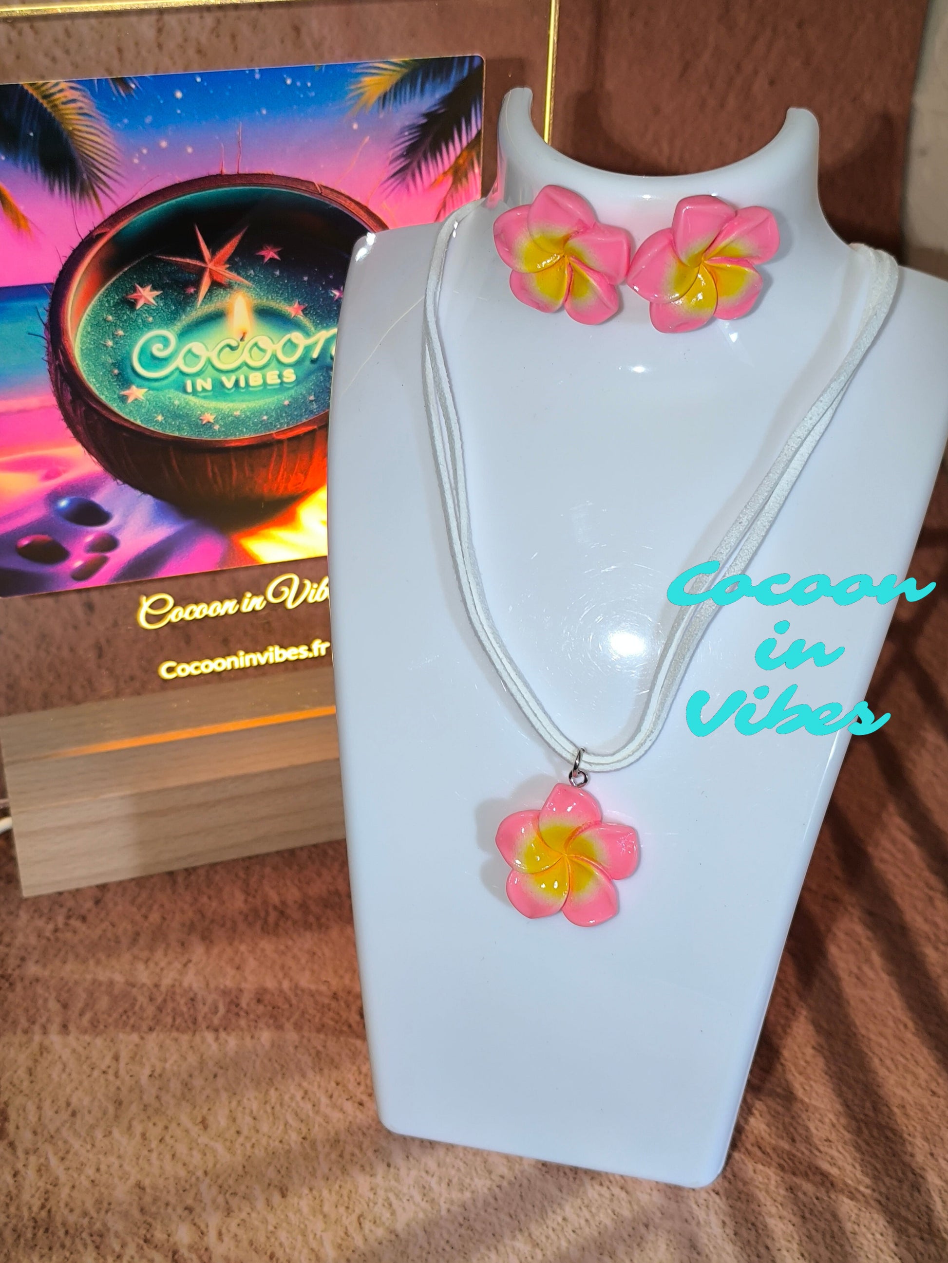 Parure collier et boucles d'oreilles Fleur de Monoï – Le souffle des iles autour de vous