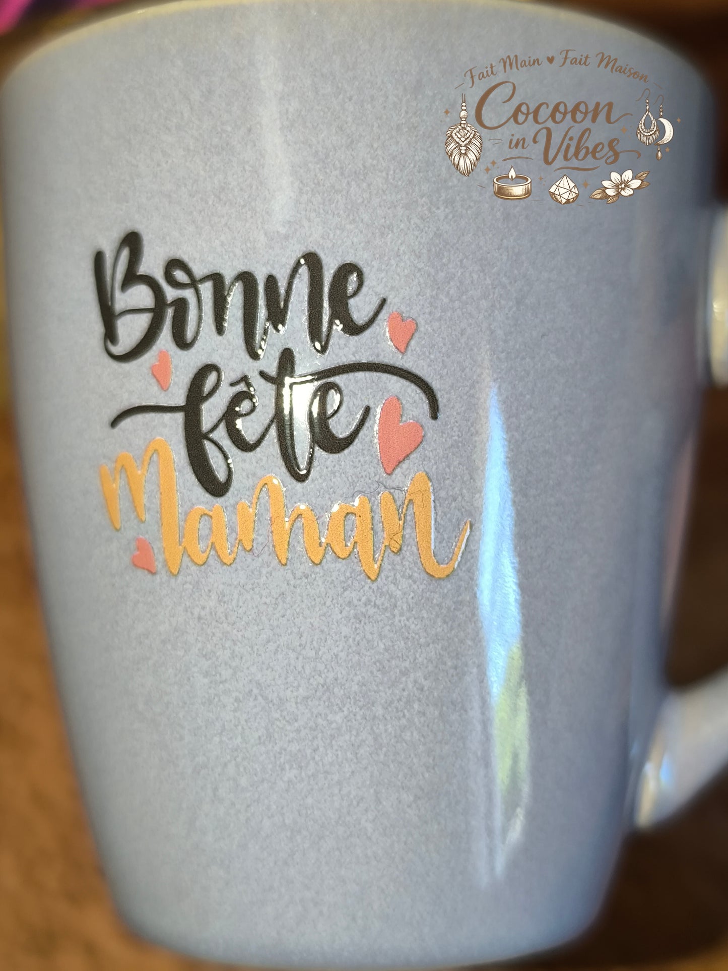 Tasse "Fête des Mères" Bleu Gris – BONNE FÊTE MAMAN – Pièce unique, création artisanale Cocoon in Vibes
