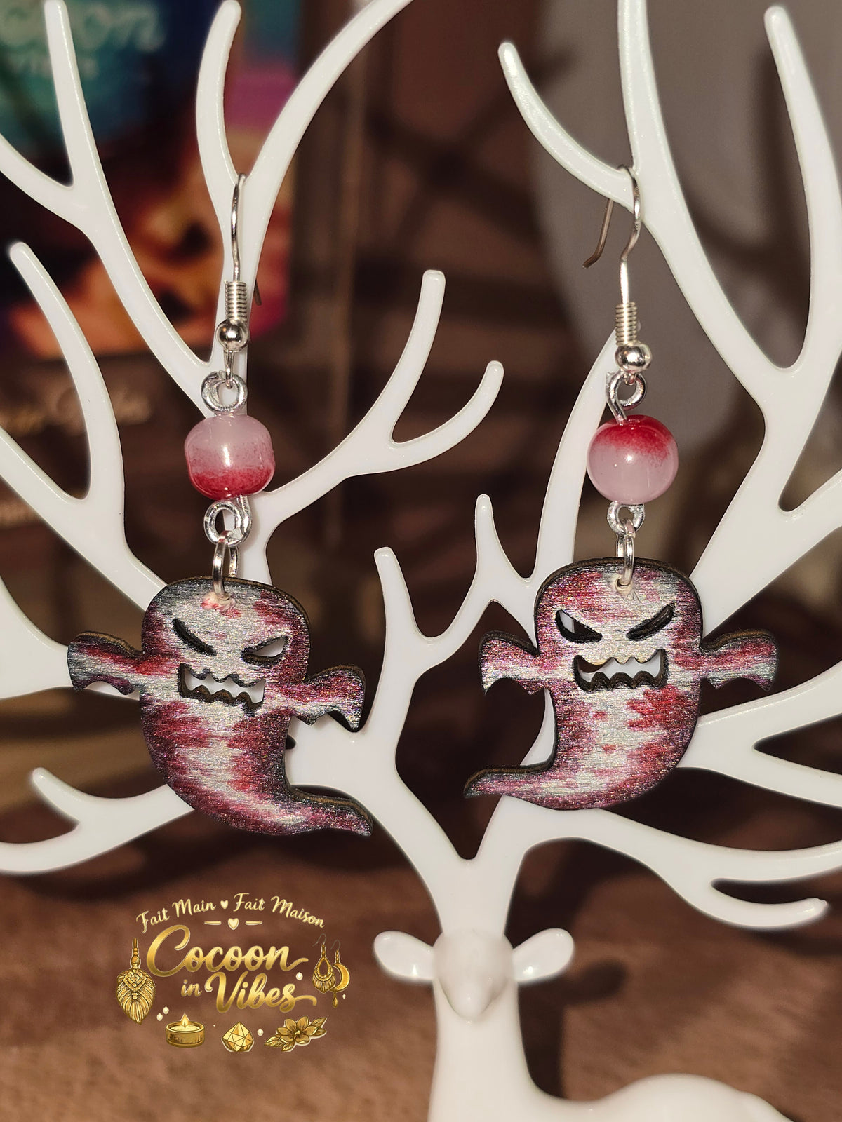 Boucles d'oreilles Artisanales en Bois « Fantôme Ensanglanté »