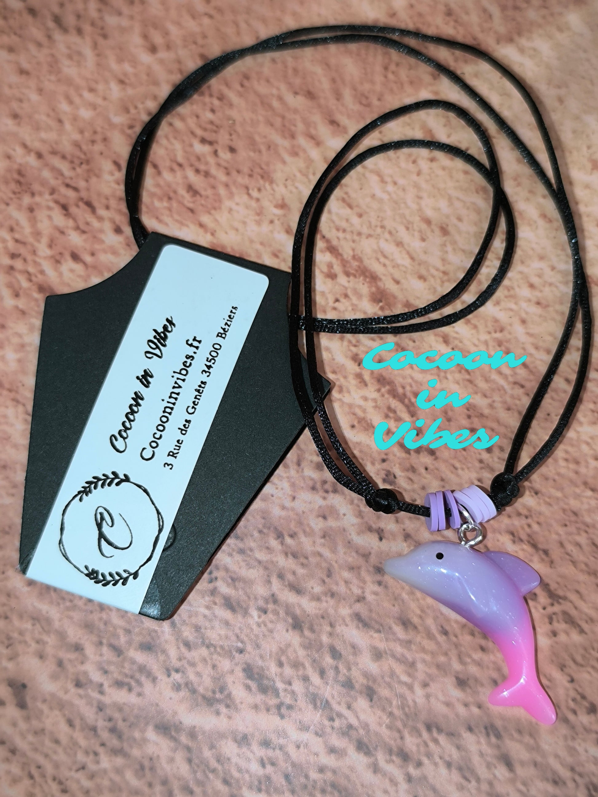 Collier Dauphin Dégradé aux couleurs acidulées – Création Artisanale Exclusive Cocoon in Vibes