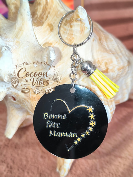 Porte-clé noir brillant “Fête des Mères – Mots Précieux – Bonne fête maman” – Cœur doré – Franges suédine jaune – Modèle unique