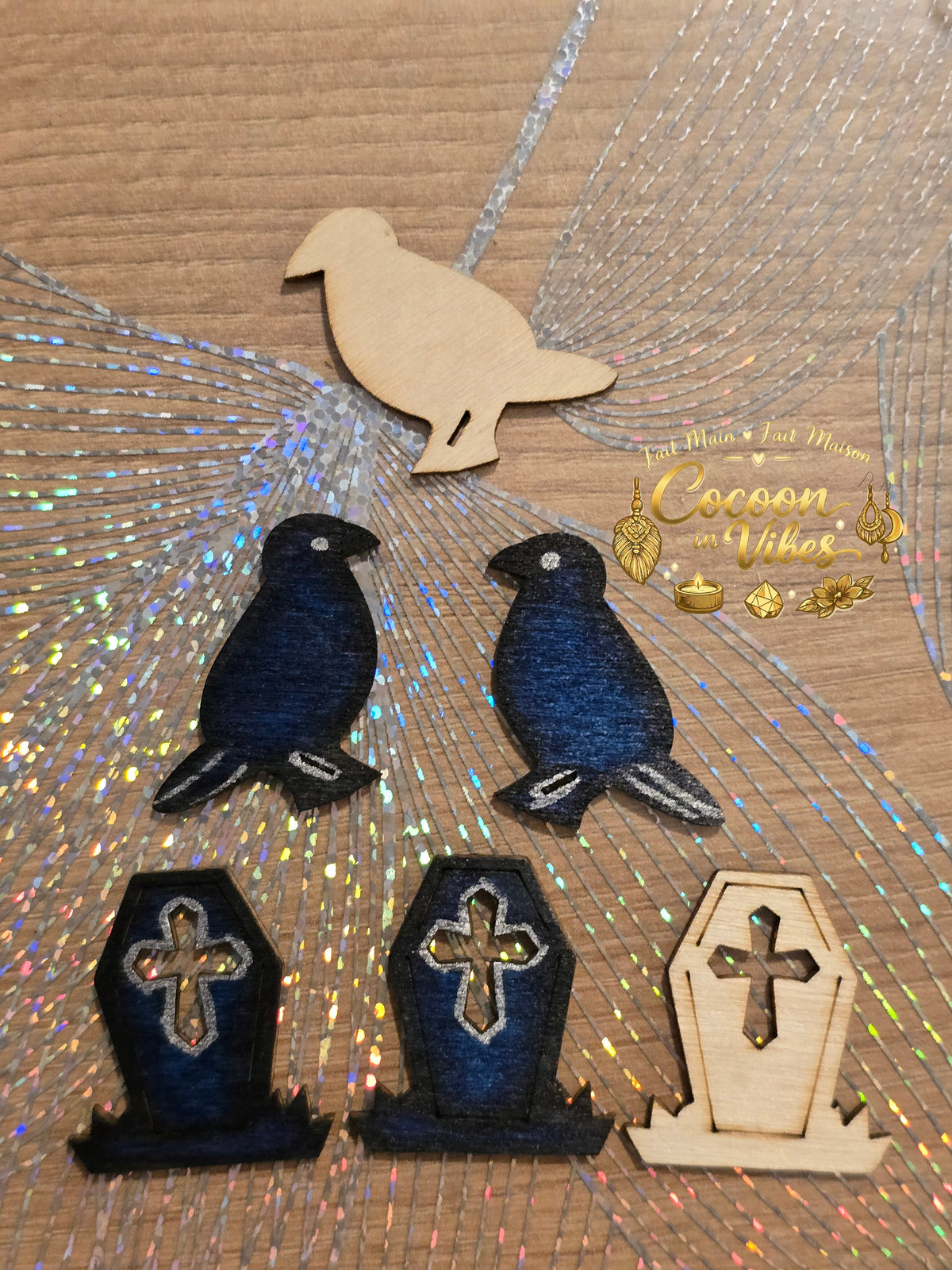 Boucles d'oreilles Artisanales en Bois « Cercueil Gothique » - Collection Éphémère Halloween